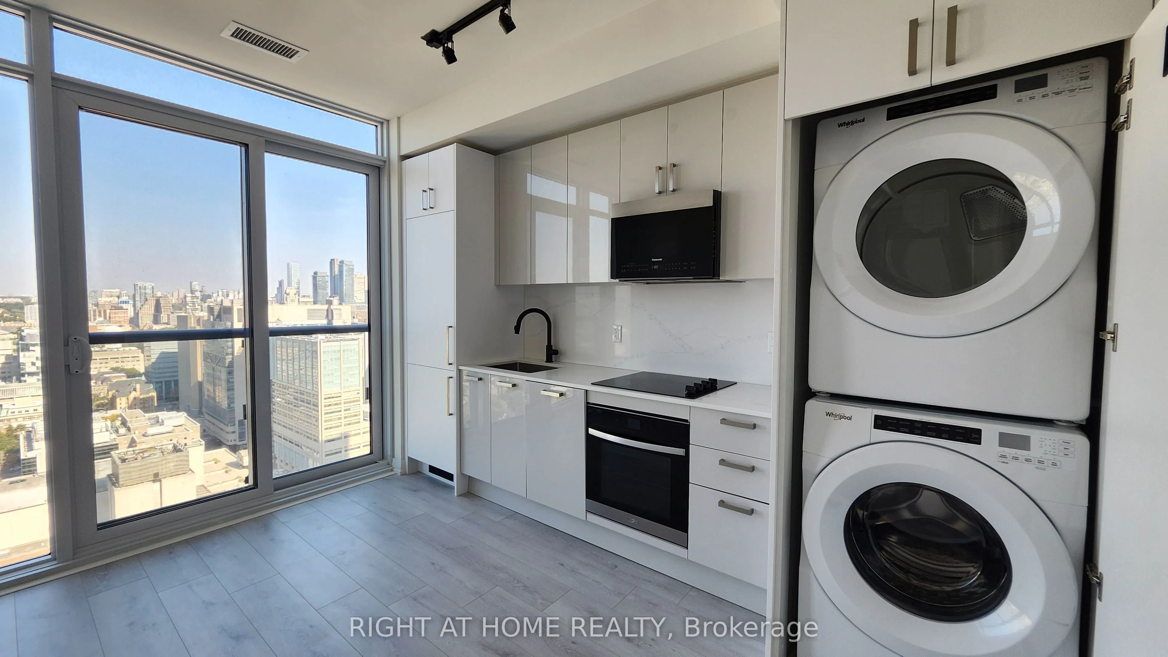 280 Dundas Street W, #PH12