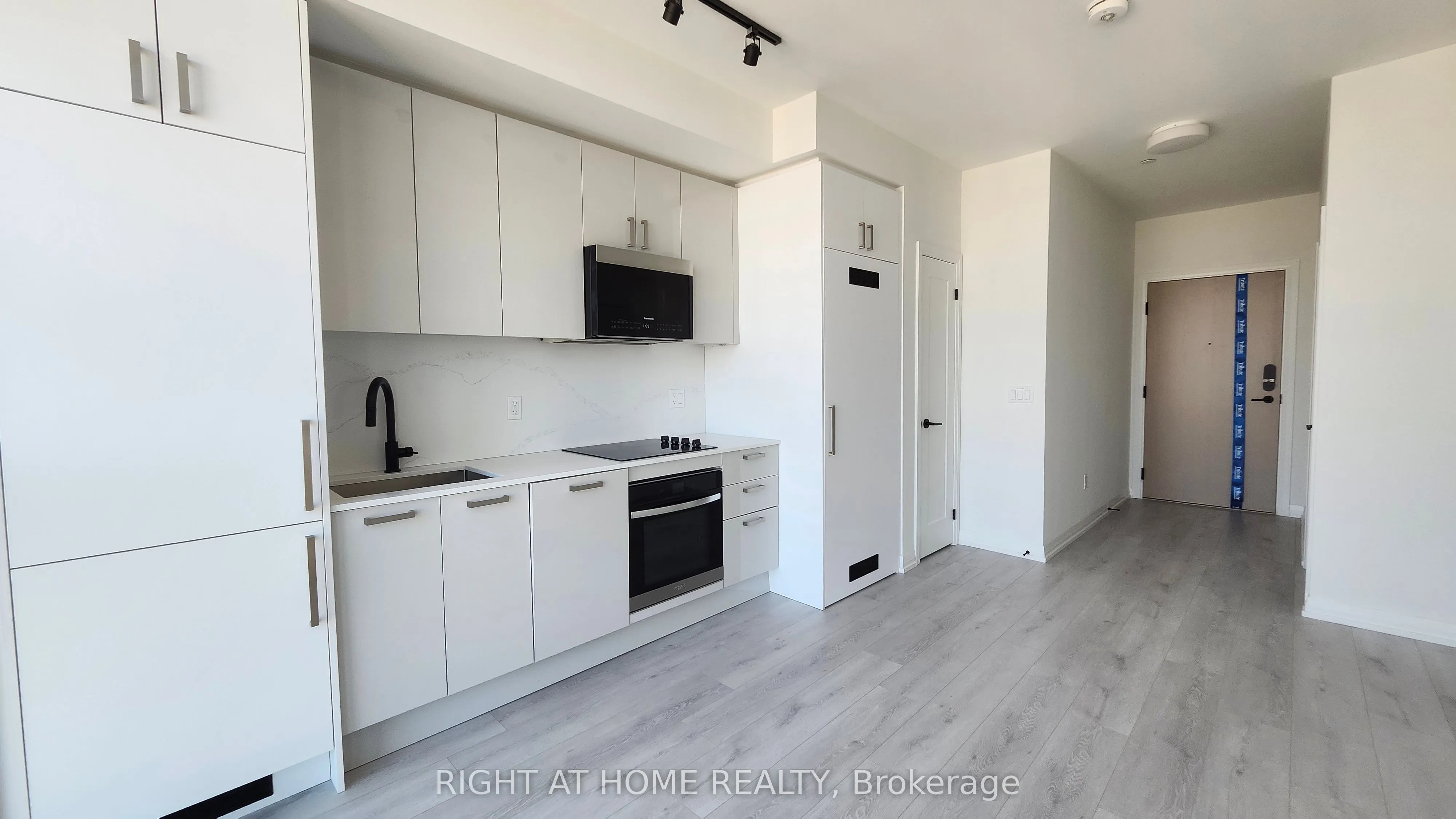 280 Dundas Street W, #PH12
