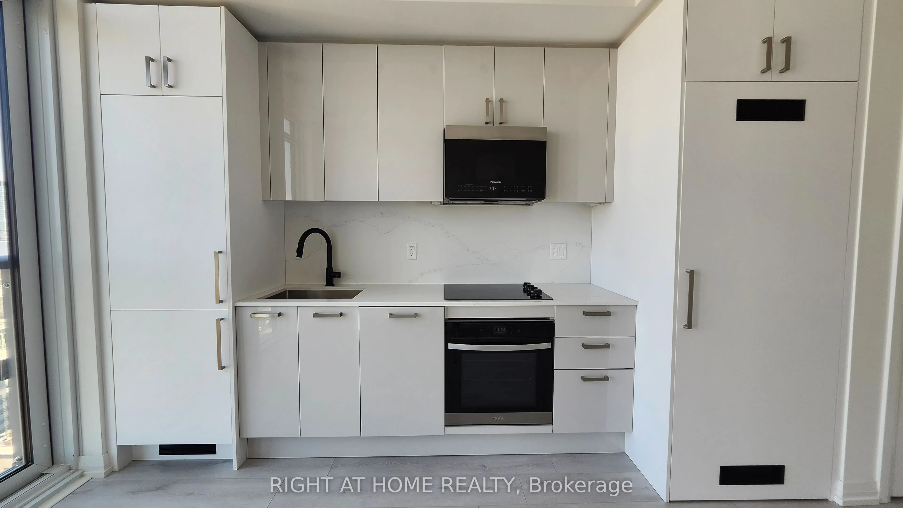 280 Dundas Street W, #PH12