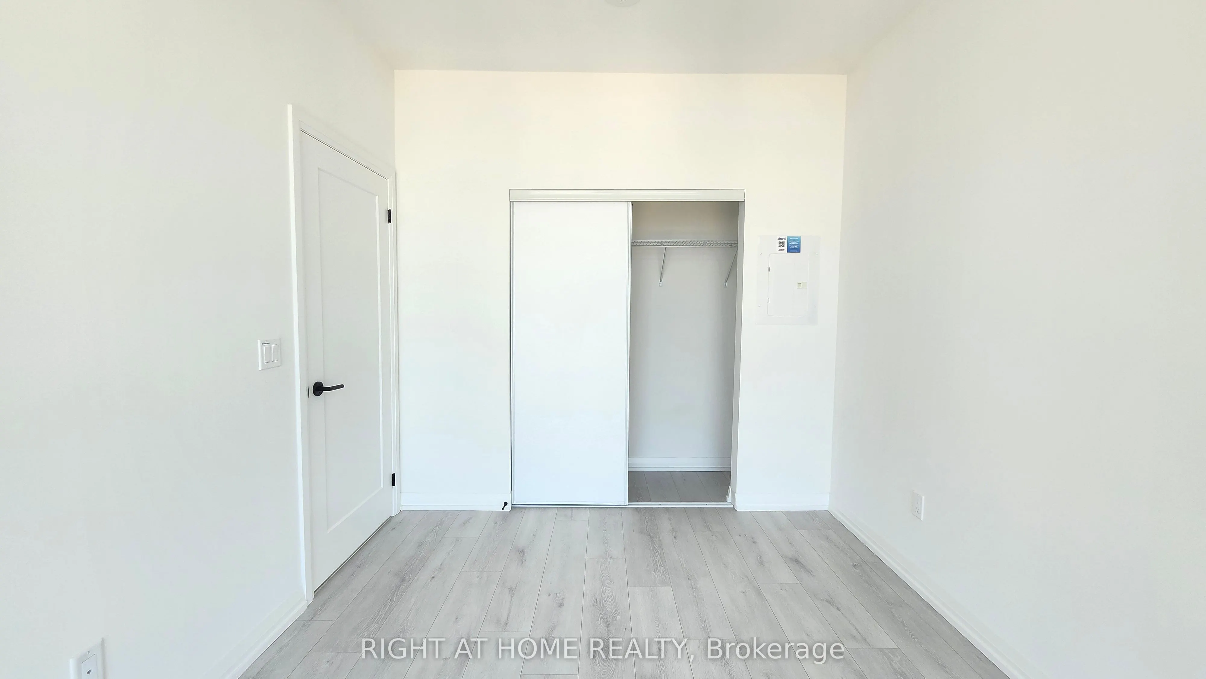 280 Dundas Street W, #PH12
