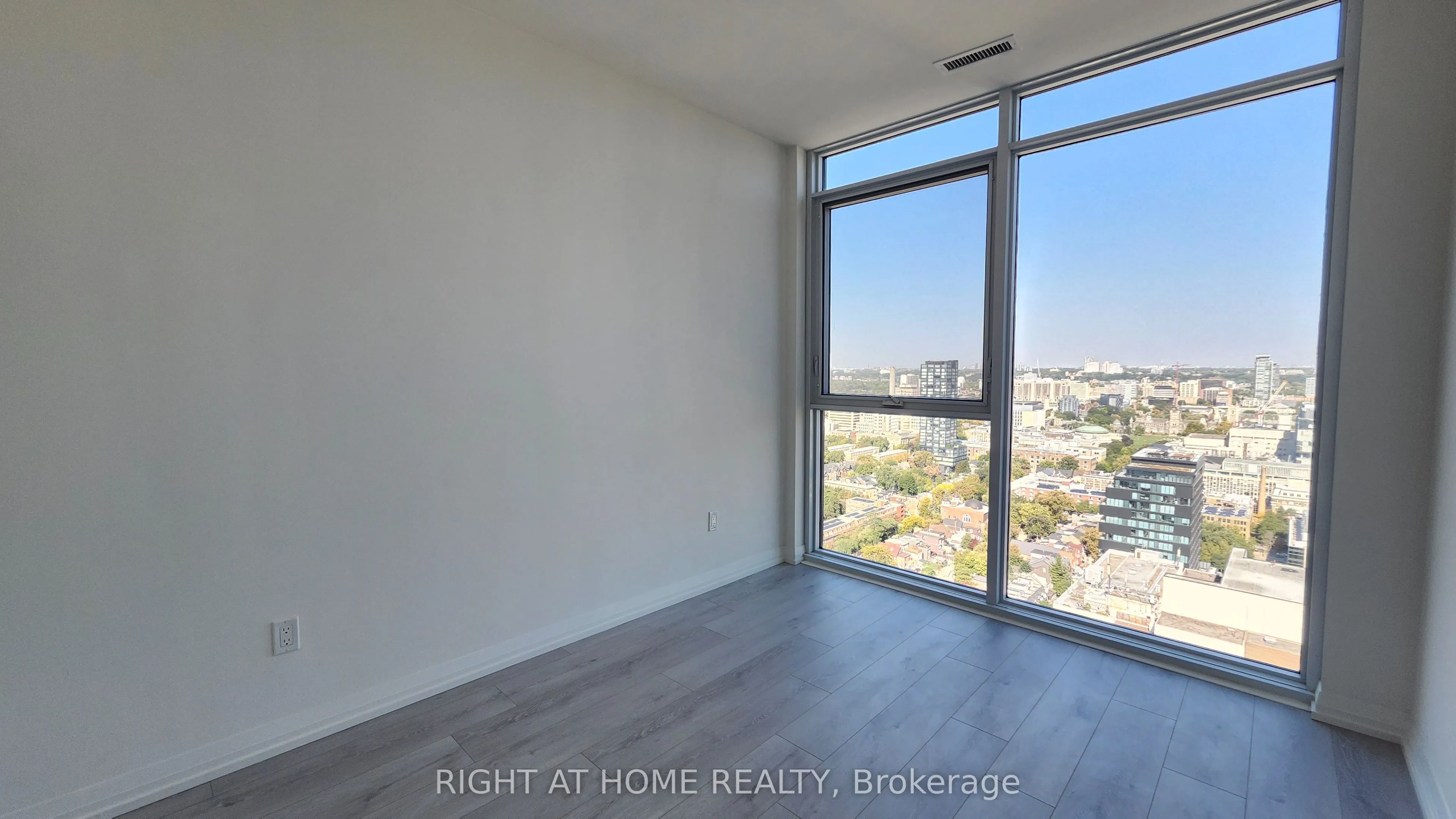 280 Dundas Street W, #PH12
