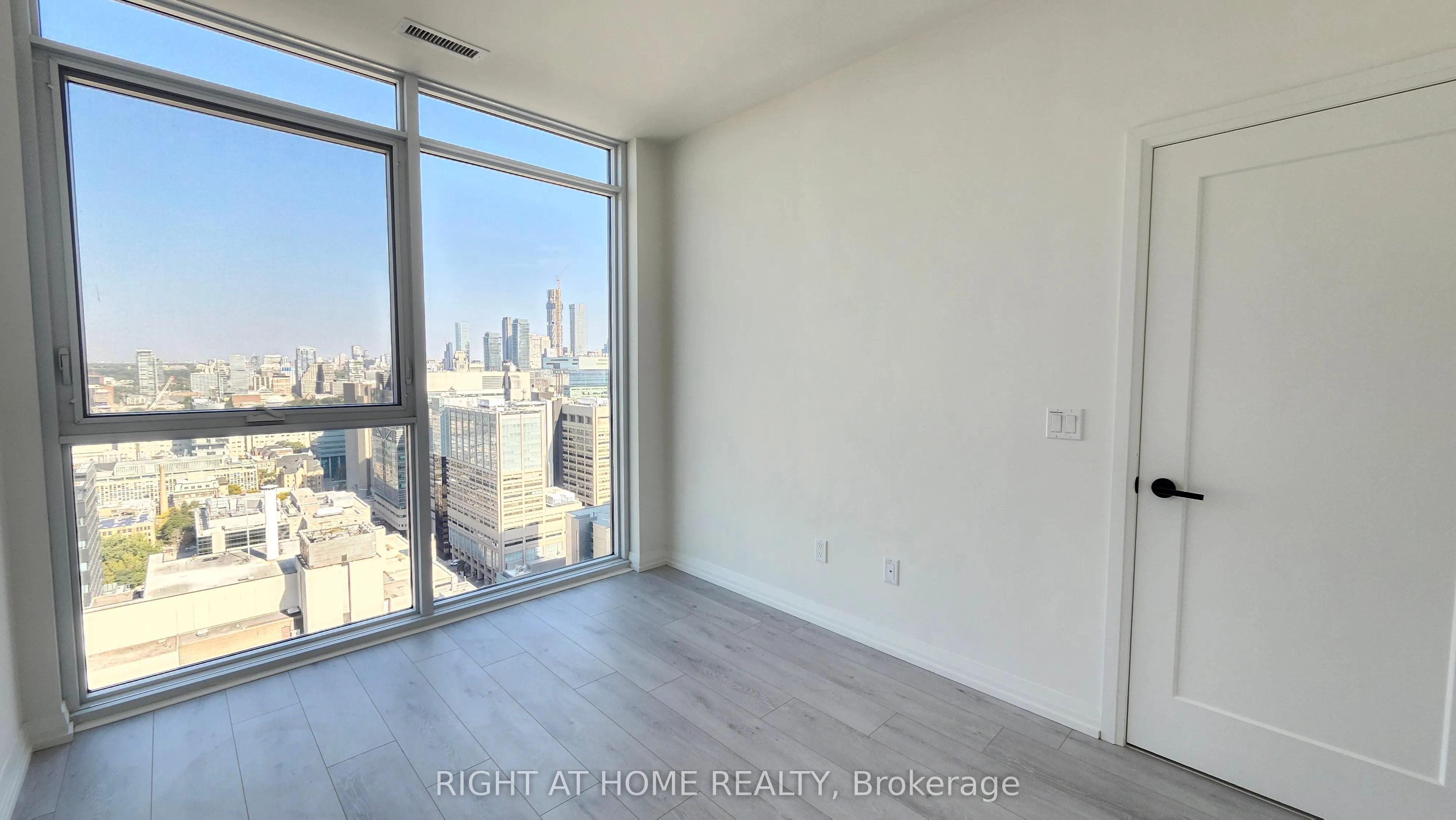 280 Dundas Street W, #PH12