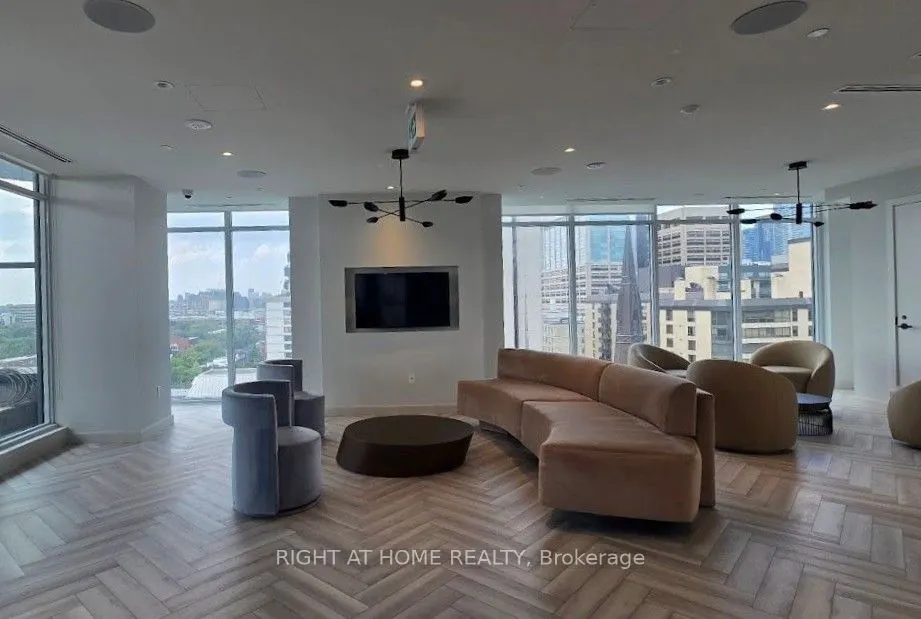 280 Dundas Street W, #PH12