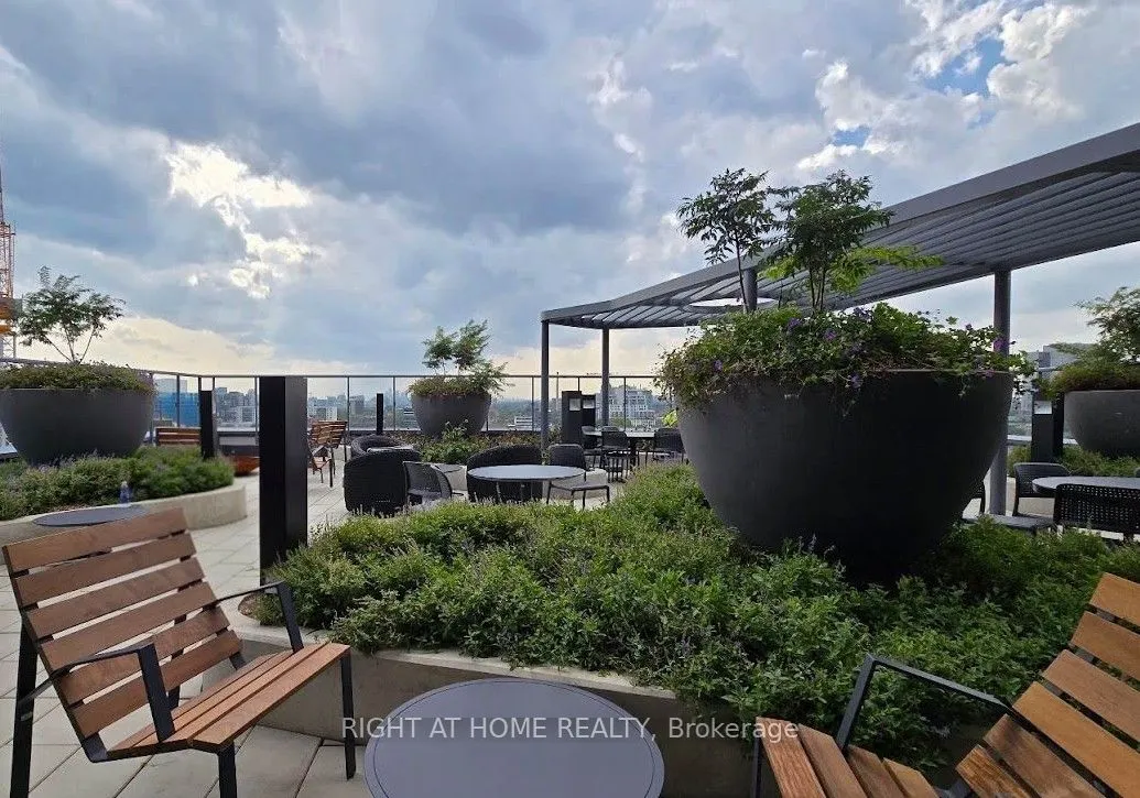 280 Dundas Street W, #PH12