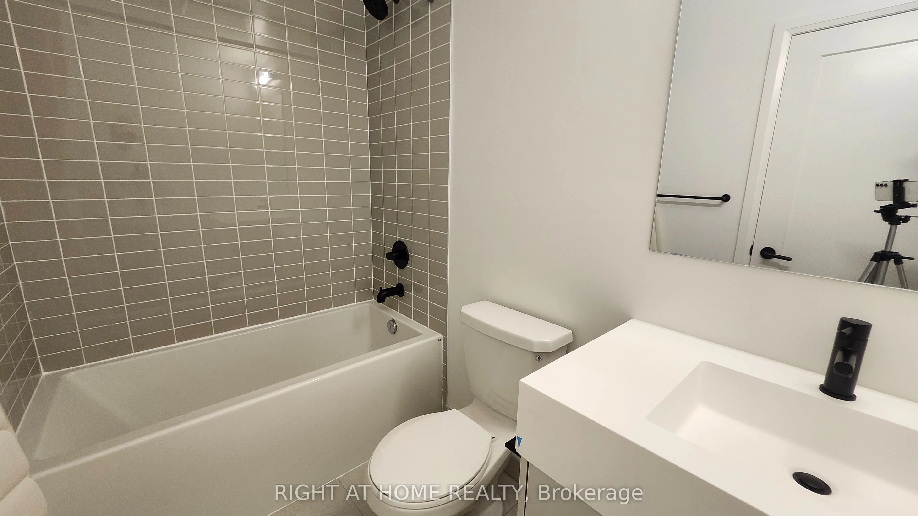 280 Dundas Street W, #PH12