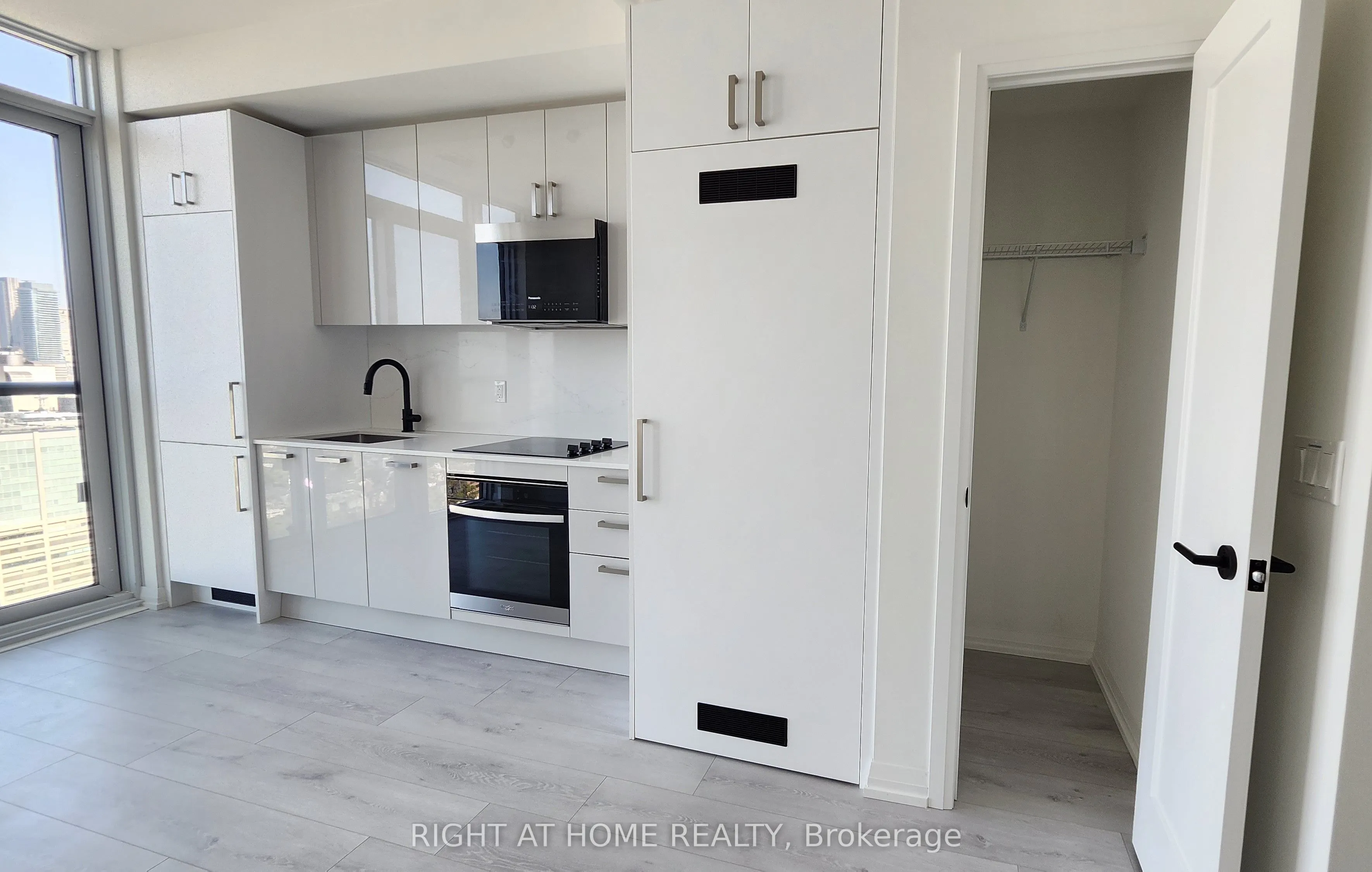 280 Dundas Street W, #PH12