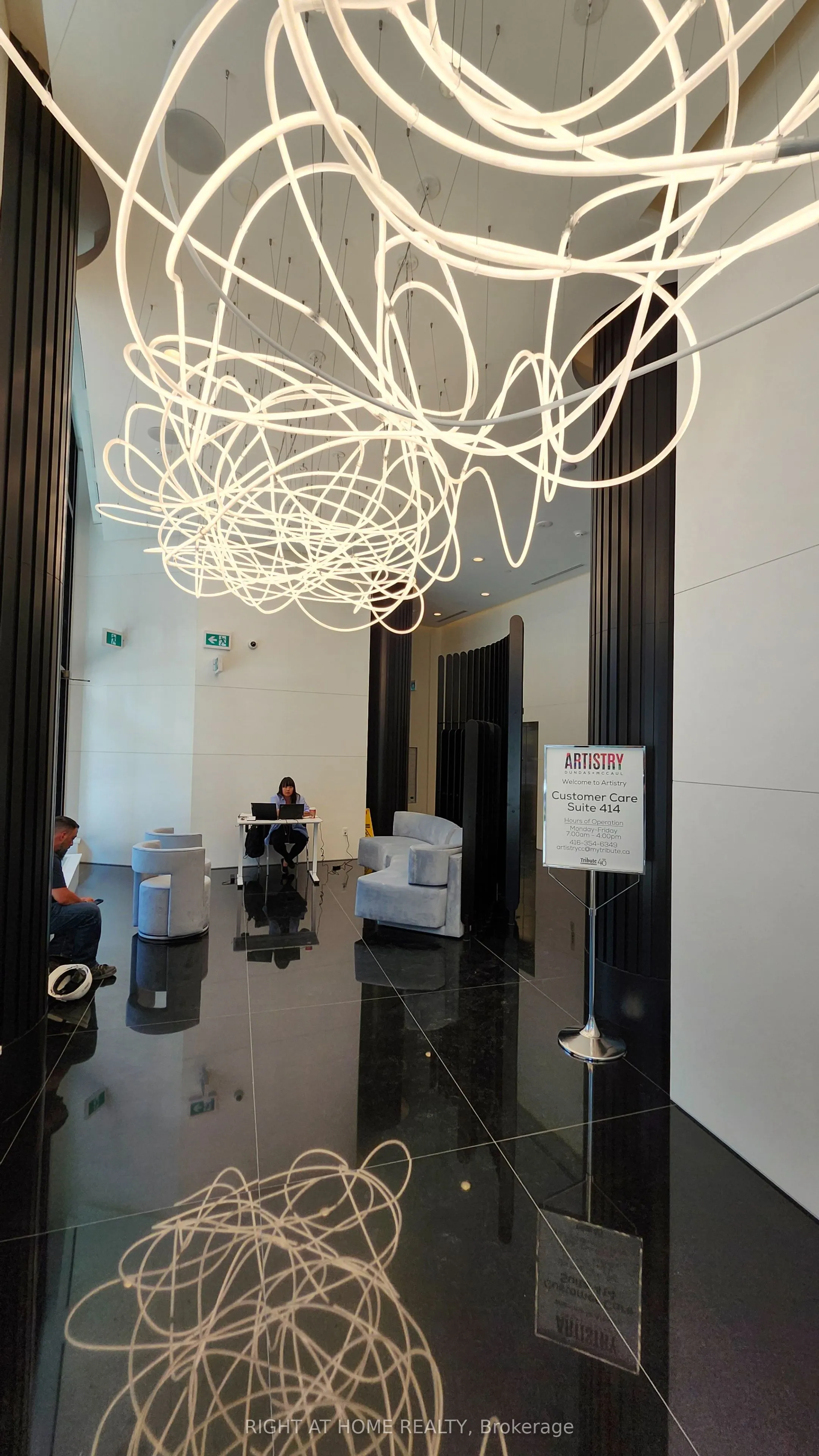 280 Dundas Street W, #PH12