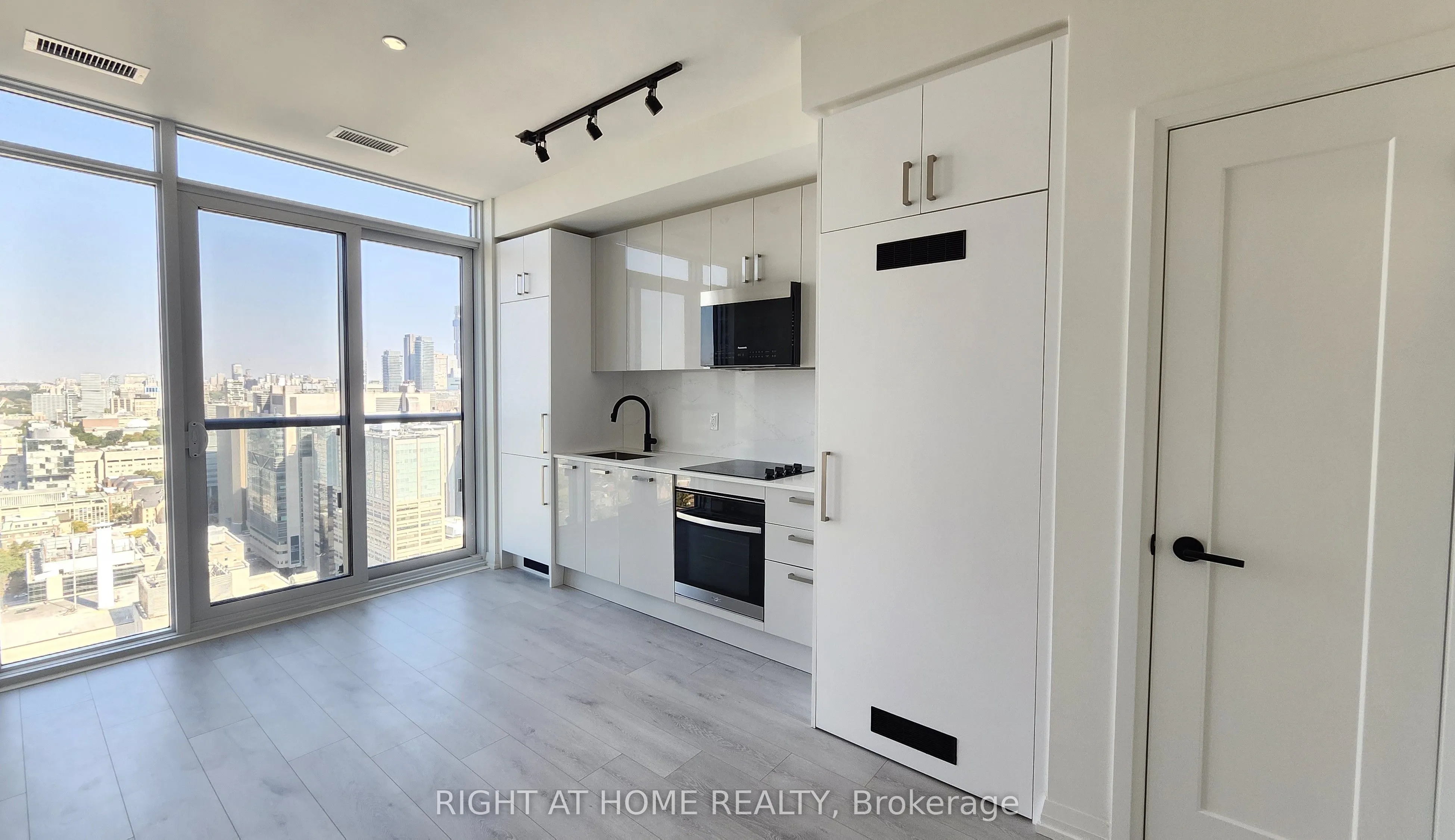 280 Dundas Street W, #PH12