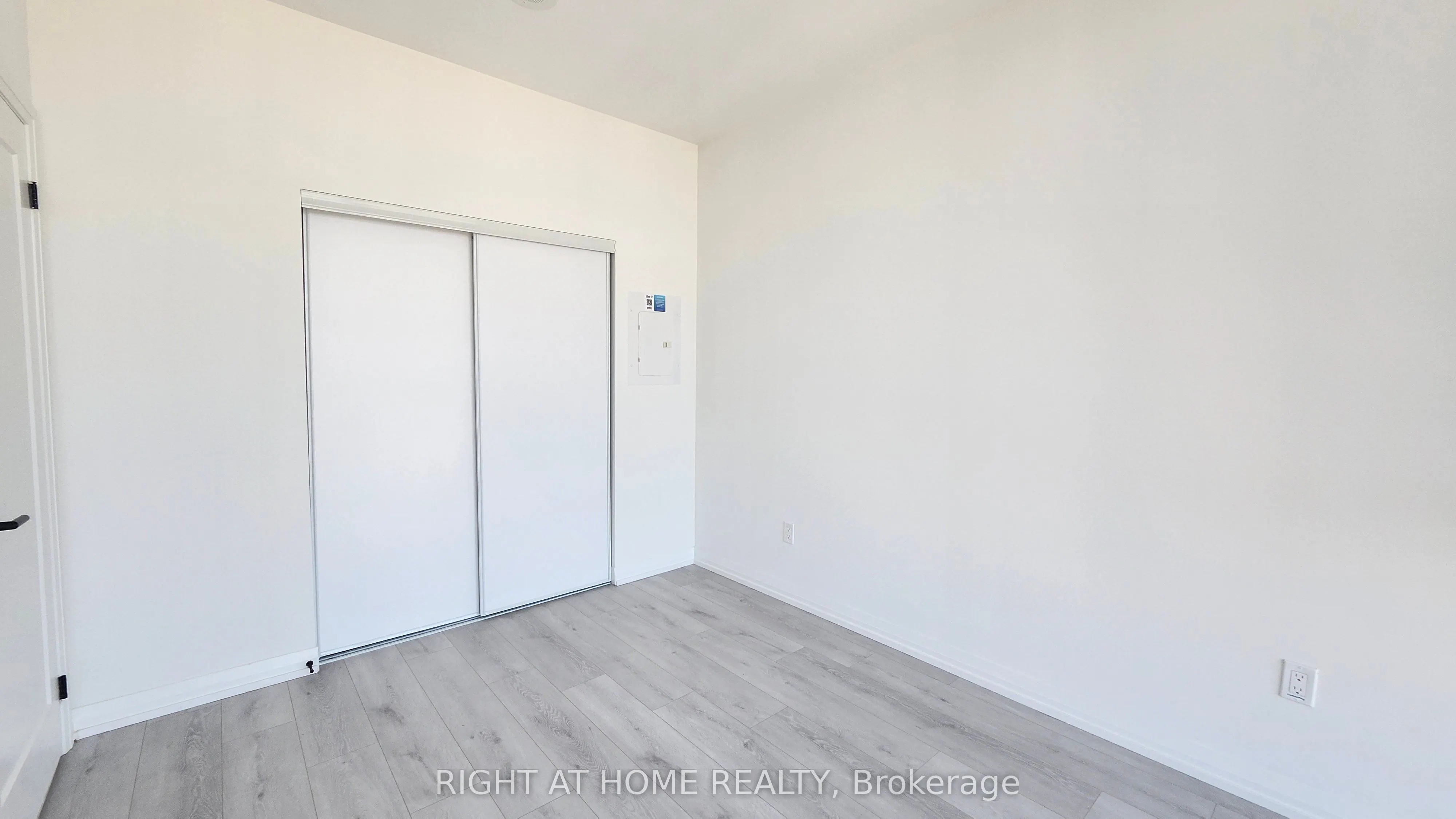 280 Dundas Street W, #PH12