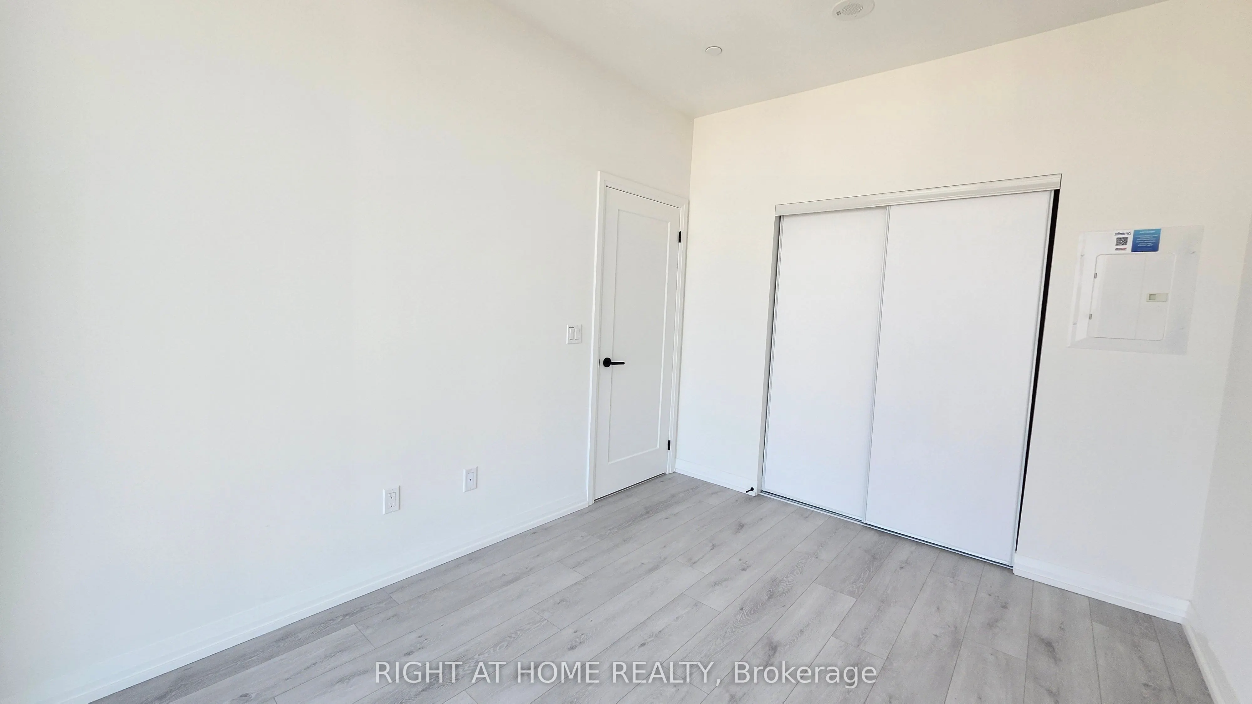 280 Dundas Street W, #PH12