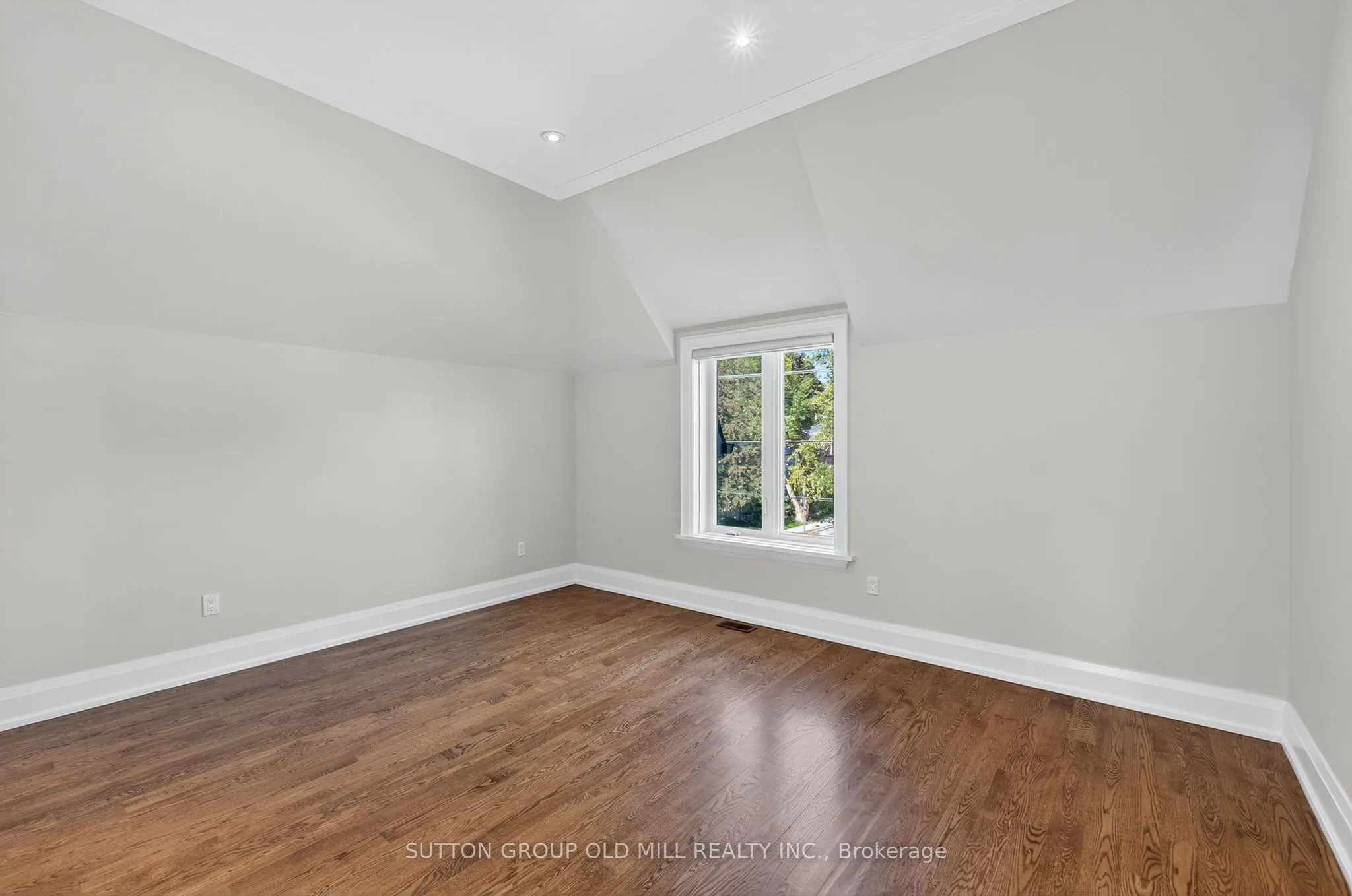 117 Norton Avenue S