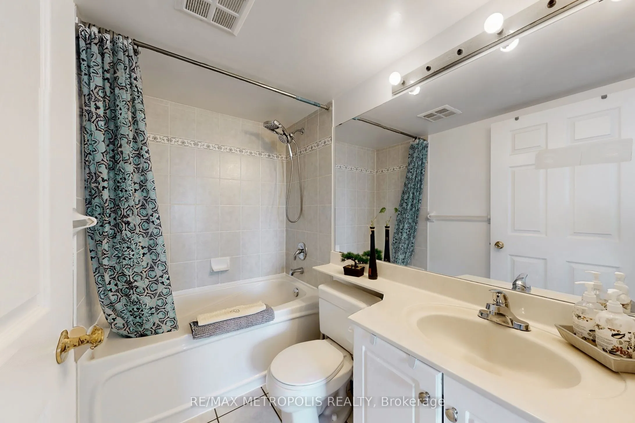 7 Lorraine Drive, #2201