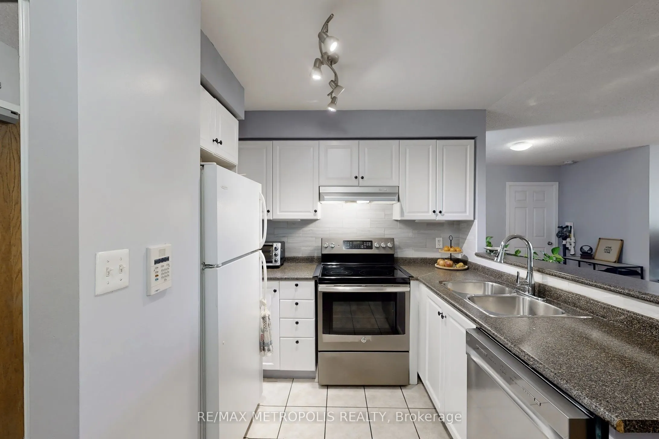 7 Lorraine Drive, #2201