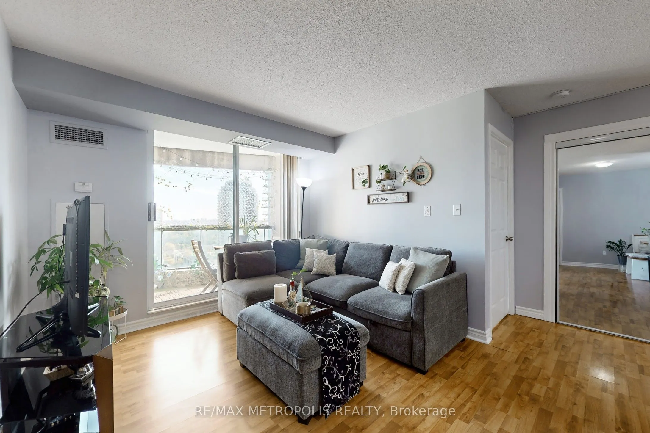 7 Lorraine Drive, #2201