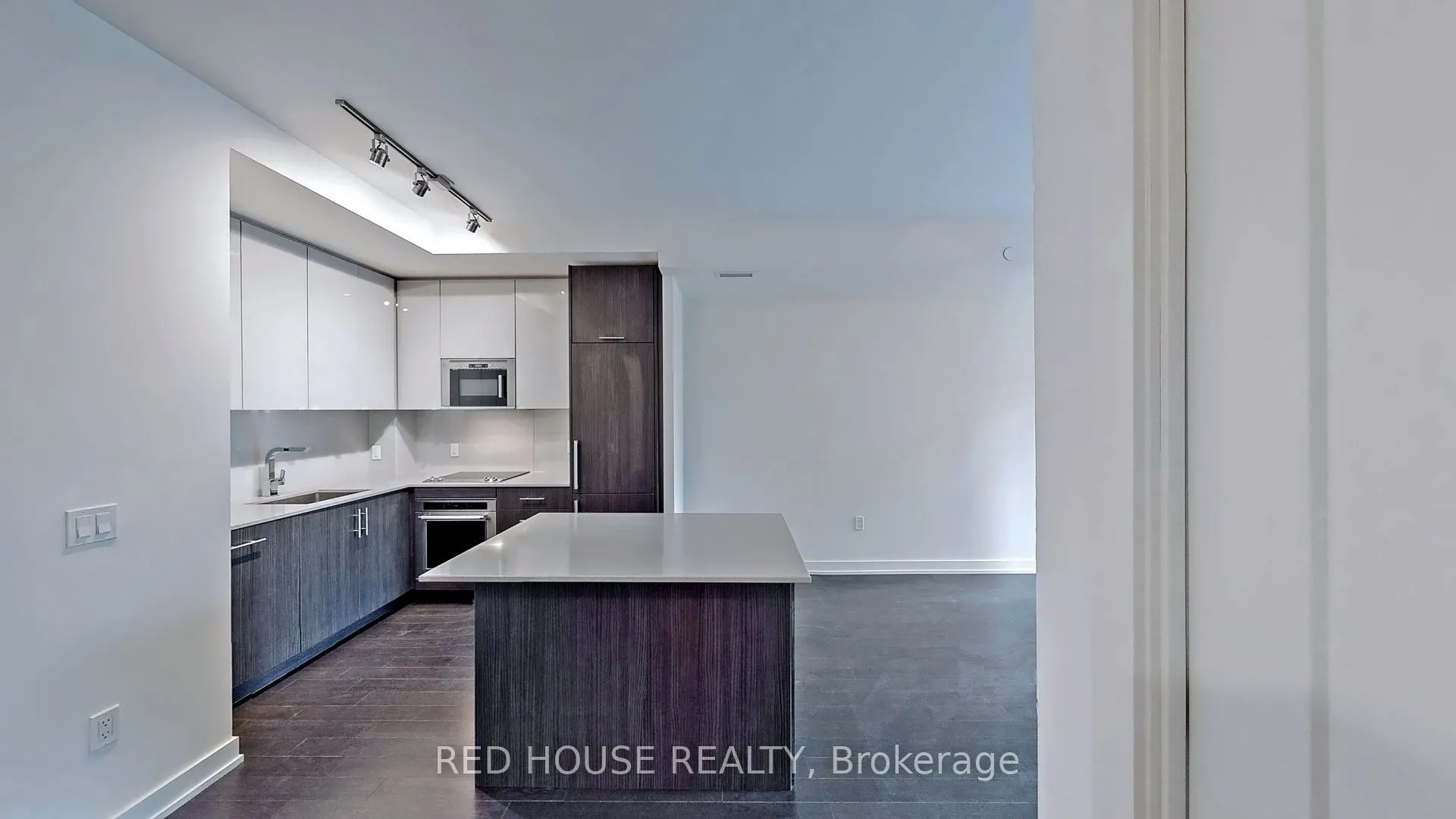 330 Richmond Street W, #520