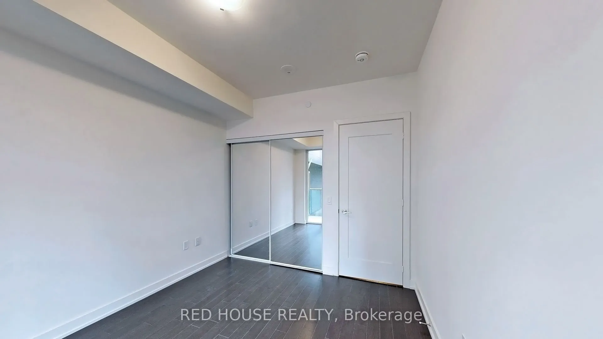 330 Richmond Street W, #520