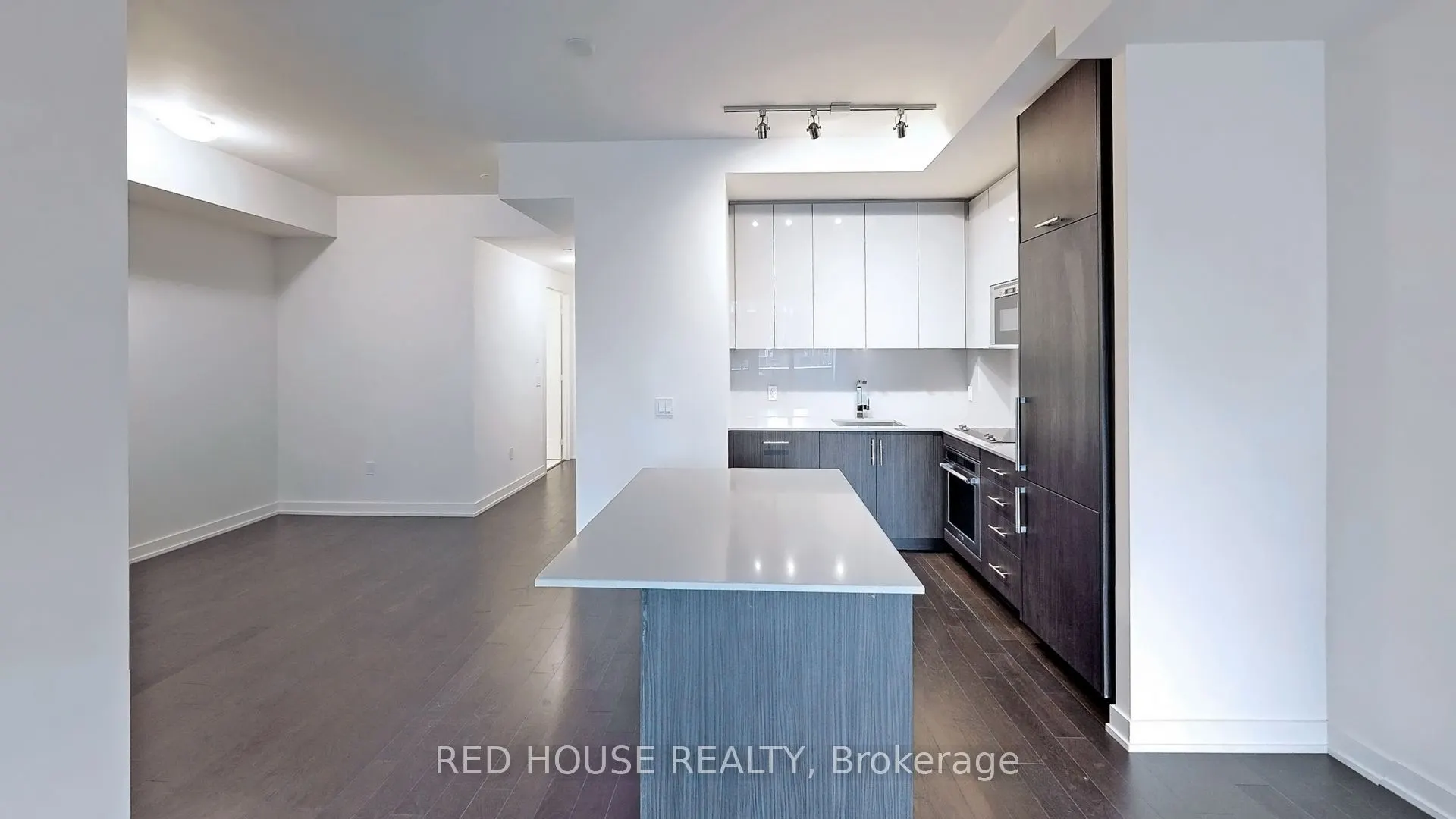 330 Richmond Street W, #520