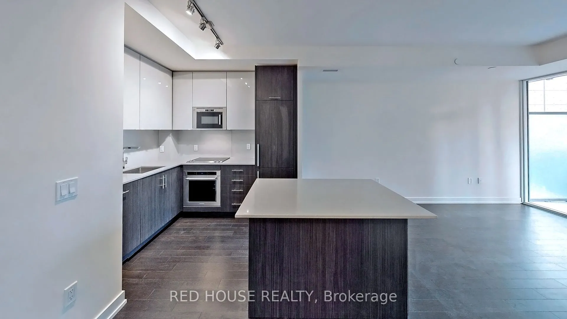 330 Richmond Street W, #520
