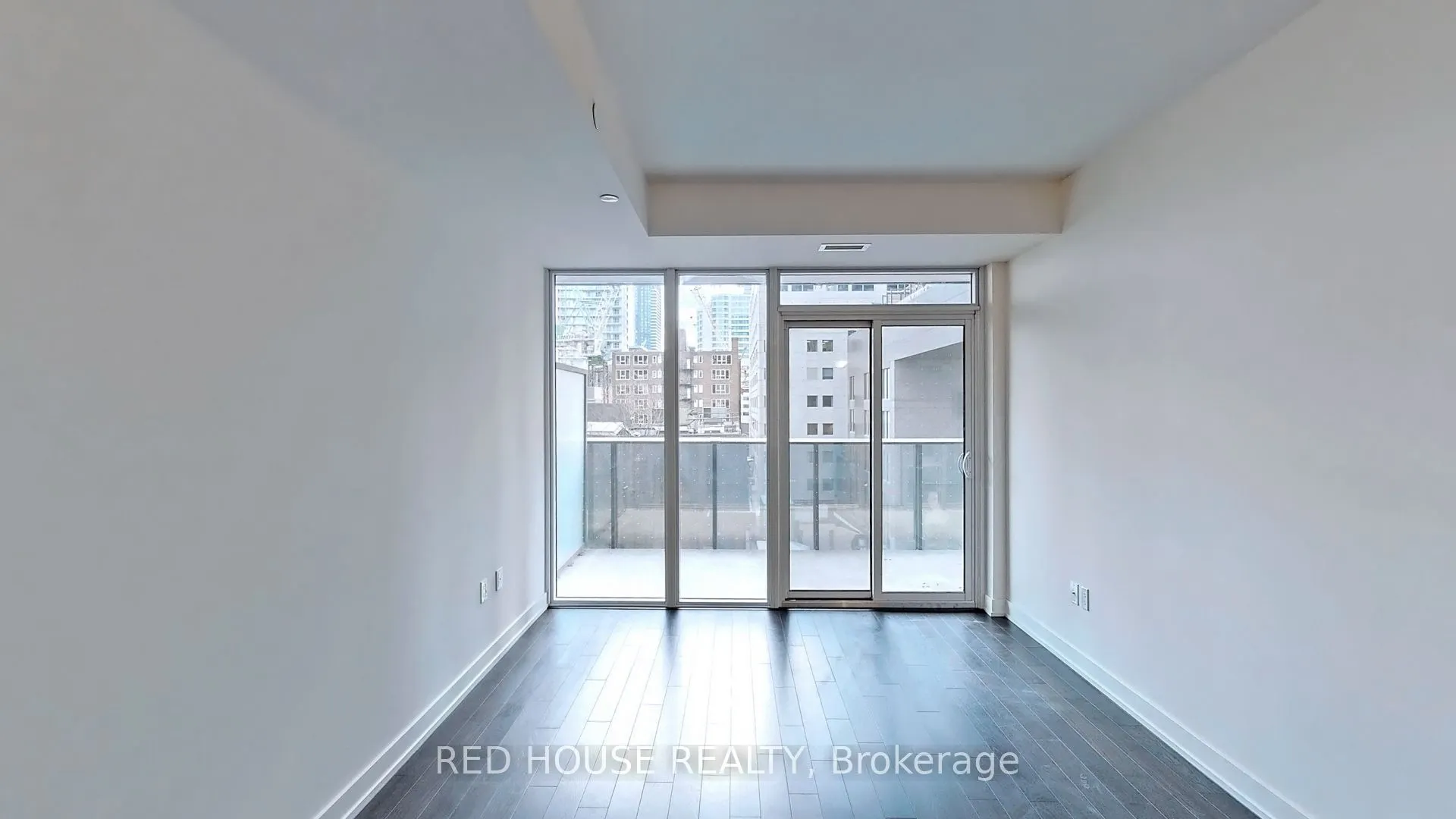 330 Richmond Street W, #520