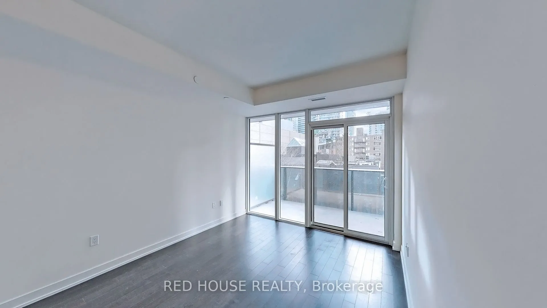 330 Richmond Street W, #520