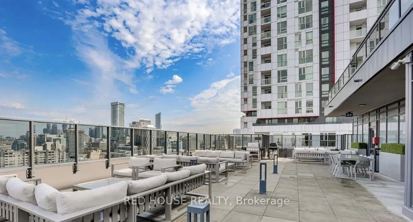 330 Richmond Street W, #520