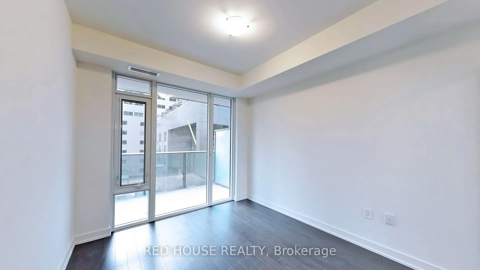 330 Richmond Street W, #520