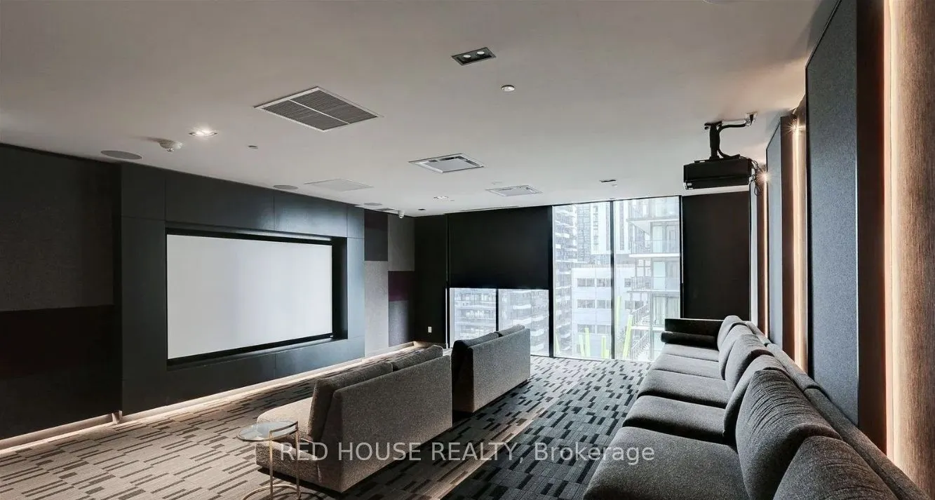 330 Richmond Street W, #520
