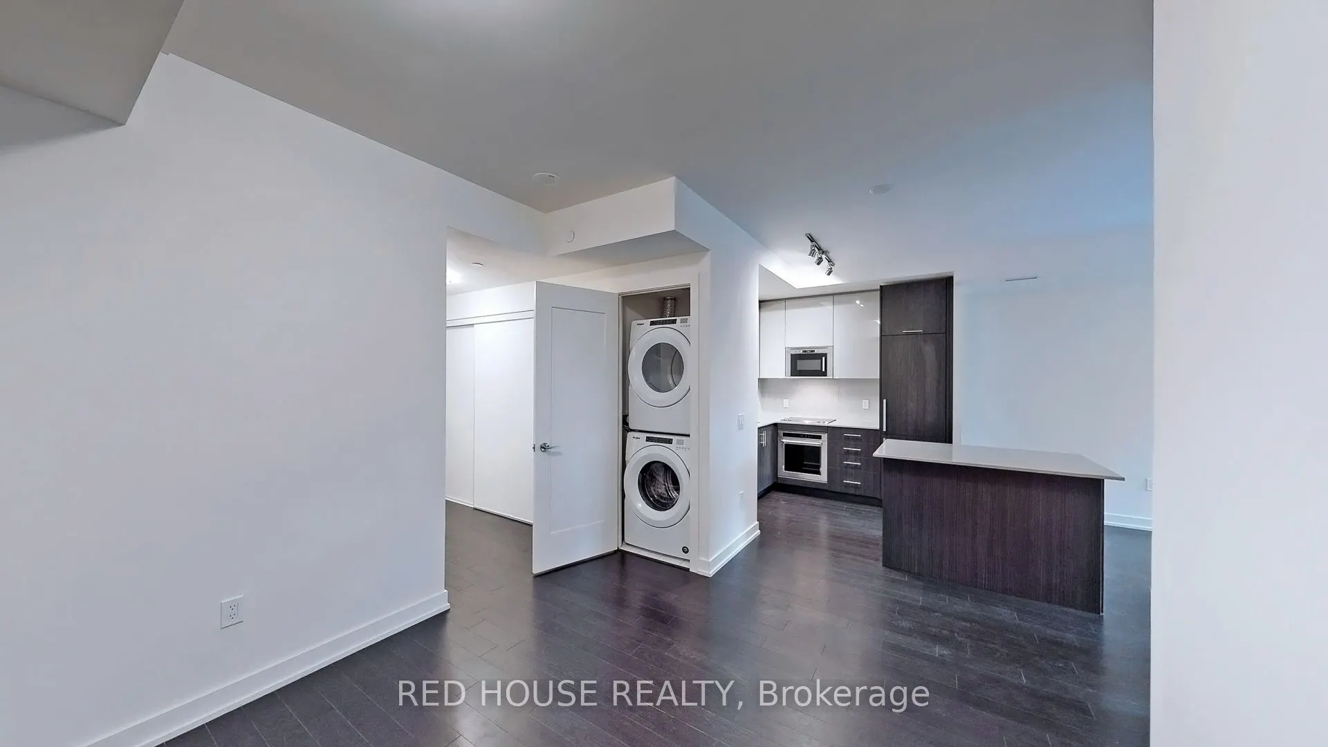 330 Richmond Street W, #520