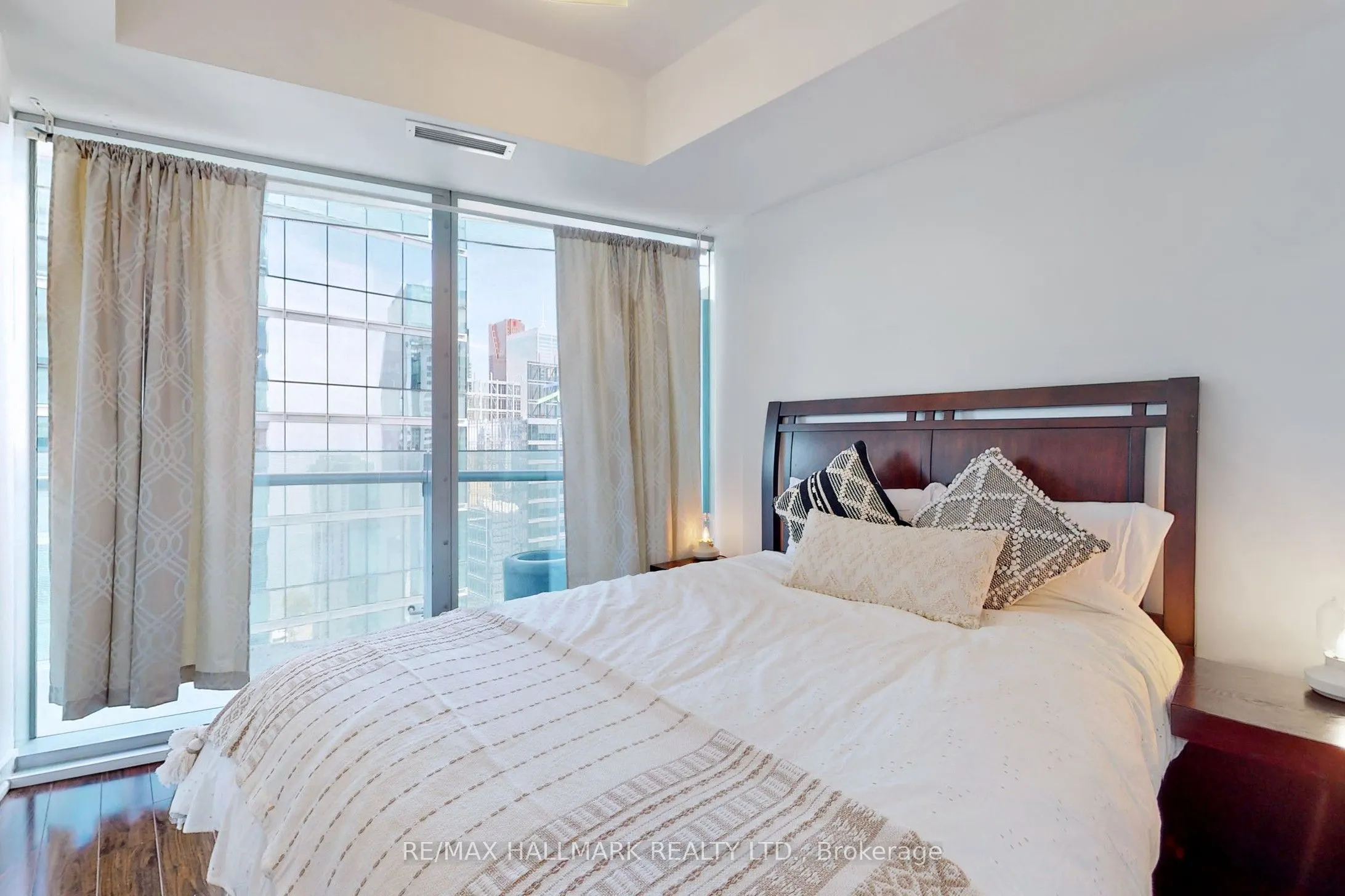 14 York Street, #3610