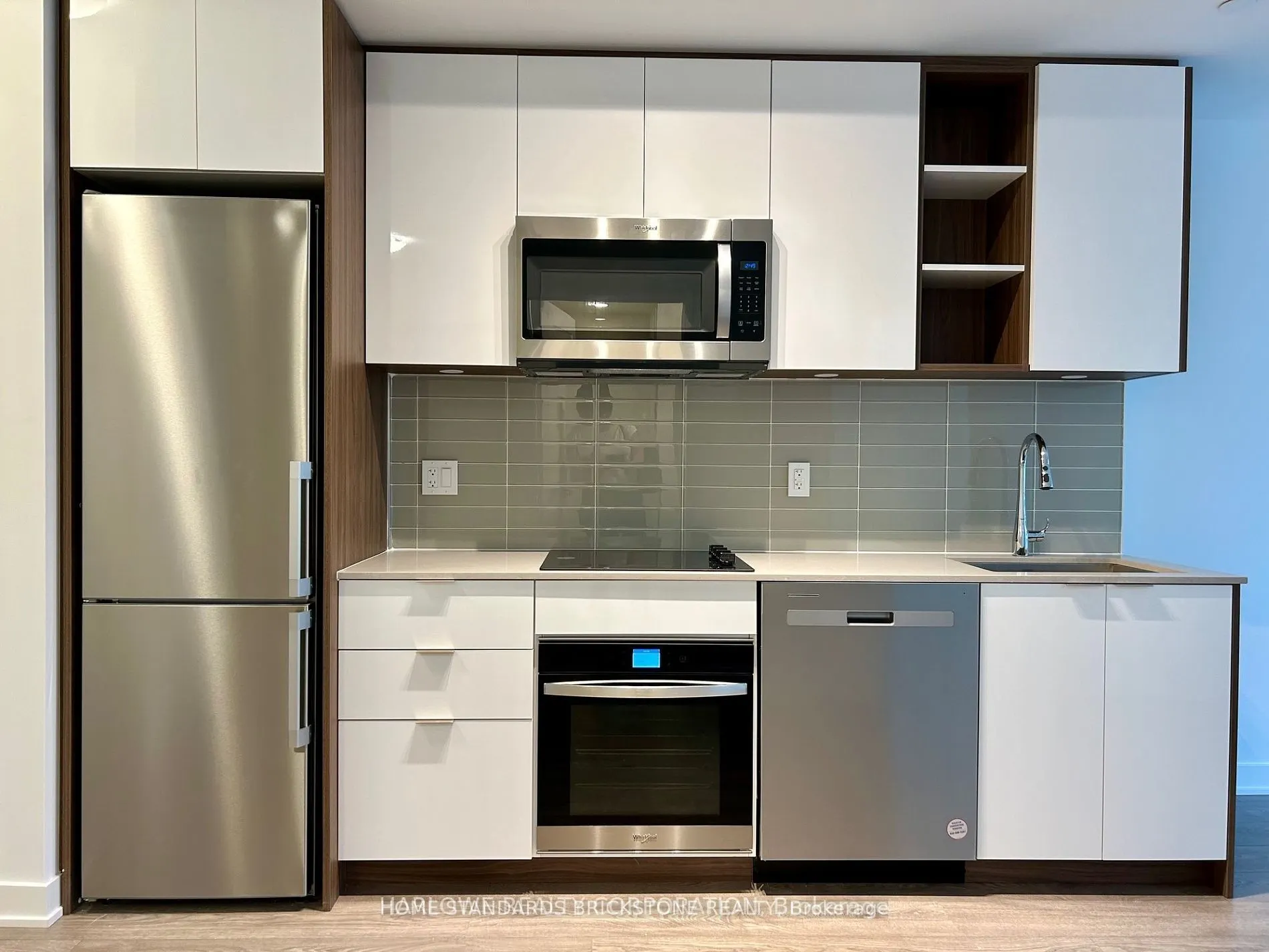 543 Richmond Street W, #933