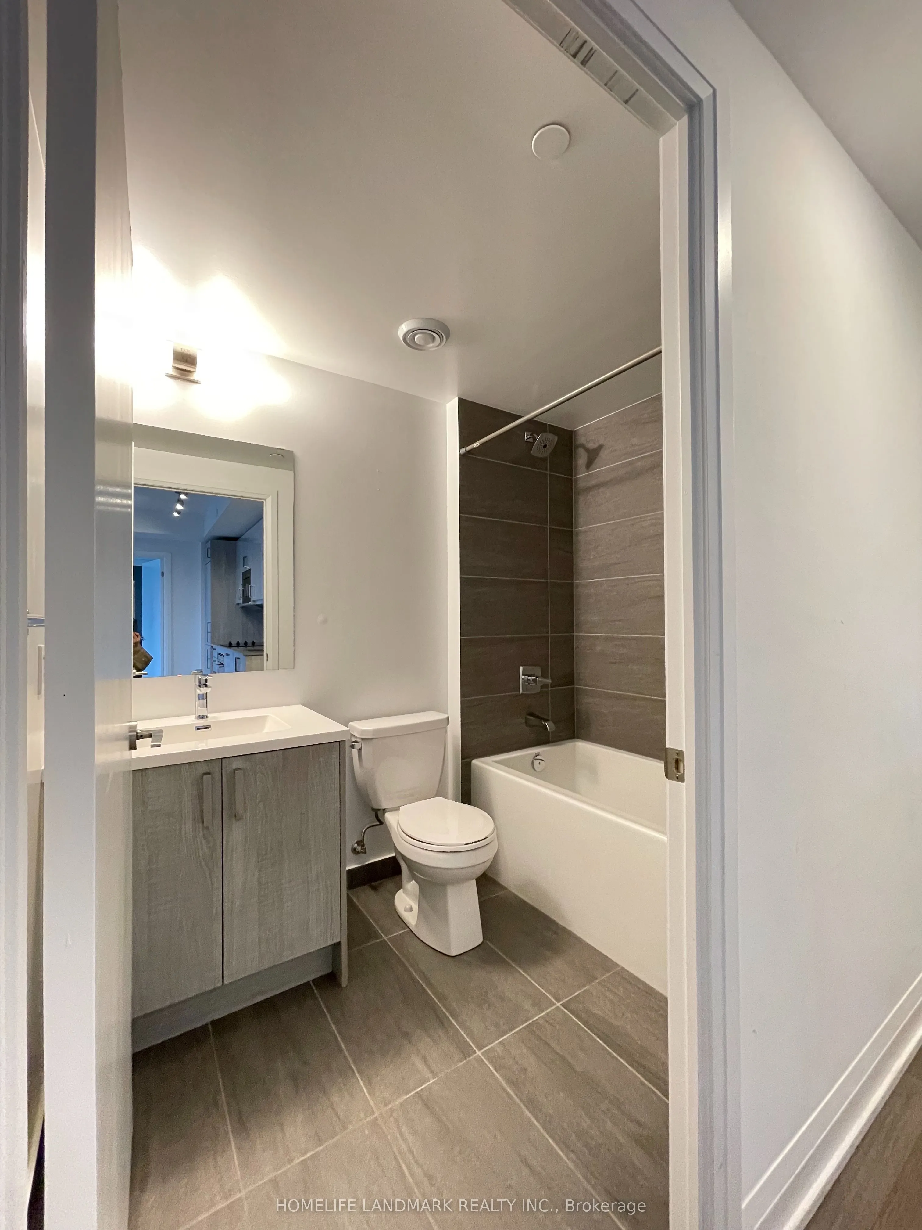 77 Mutual Street, #2808