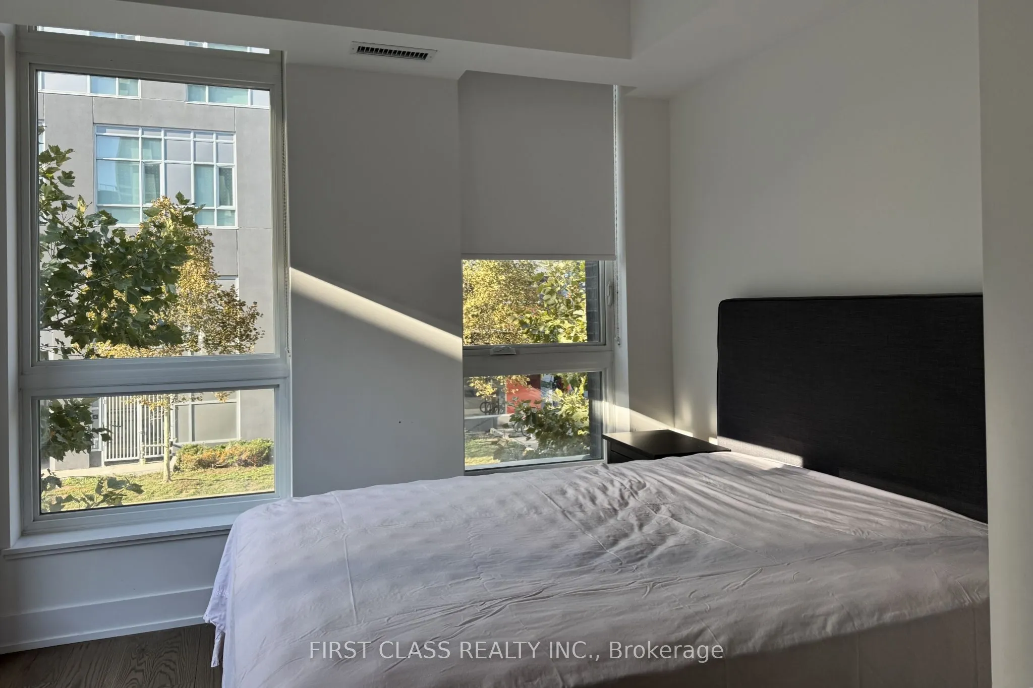 100 River Street W, #Th08