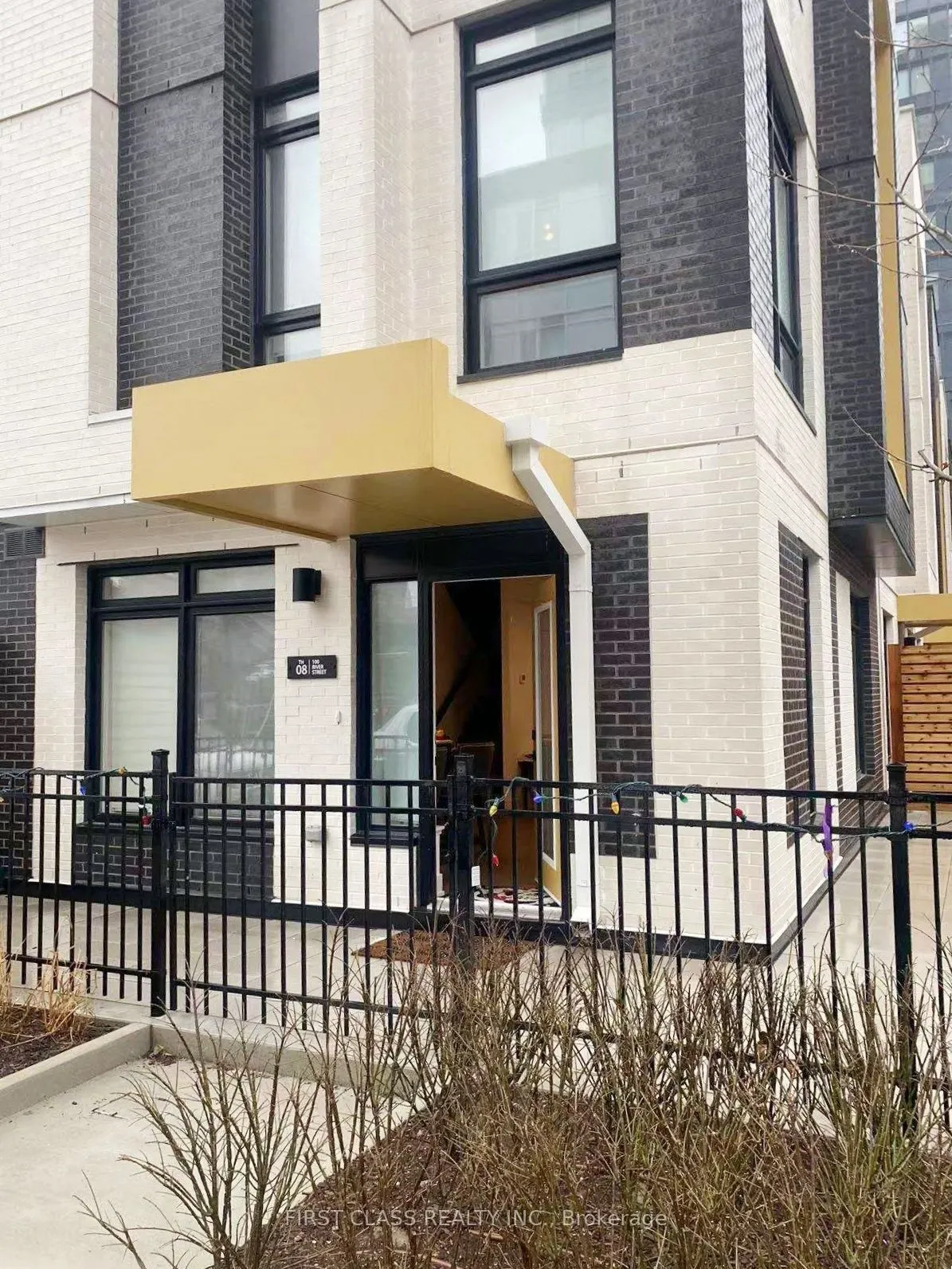100 River Street W, #Th08