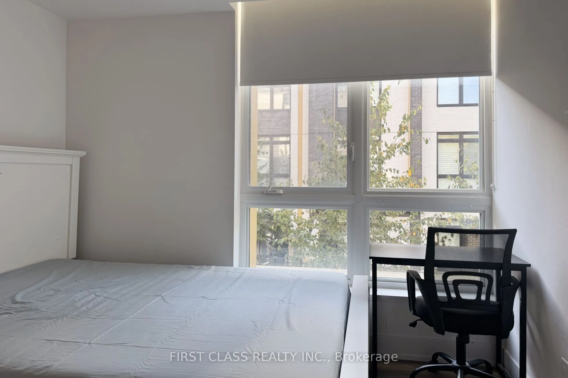 100 River Street W, #Th08