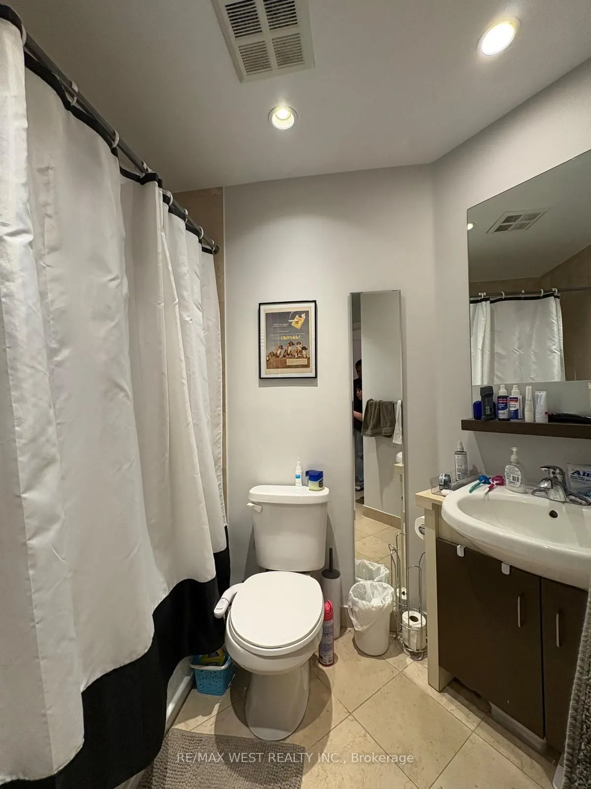 218 Queens Quay W, #2204