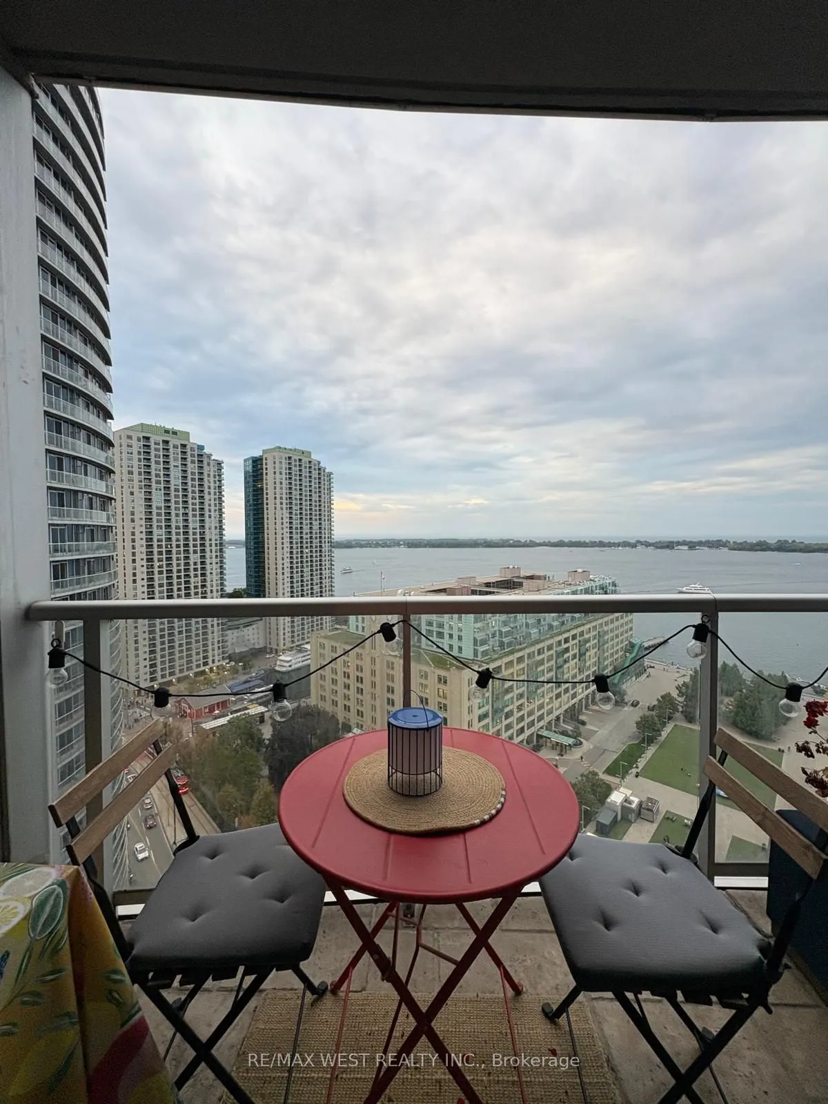 218 Queens Quay W, #2204