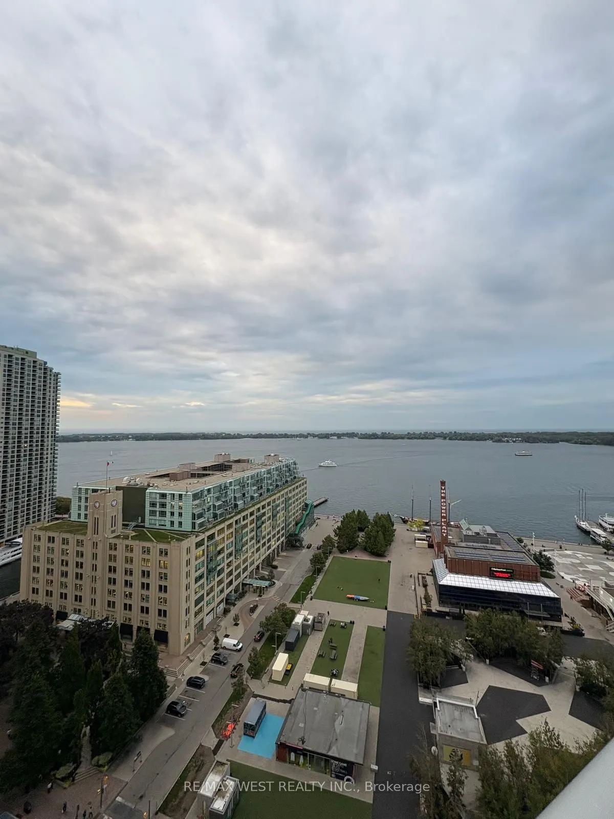 218 Queens Quay W, #2204