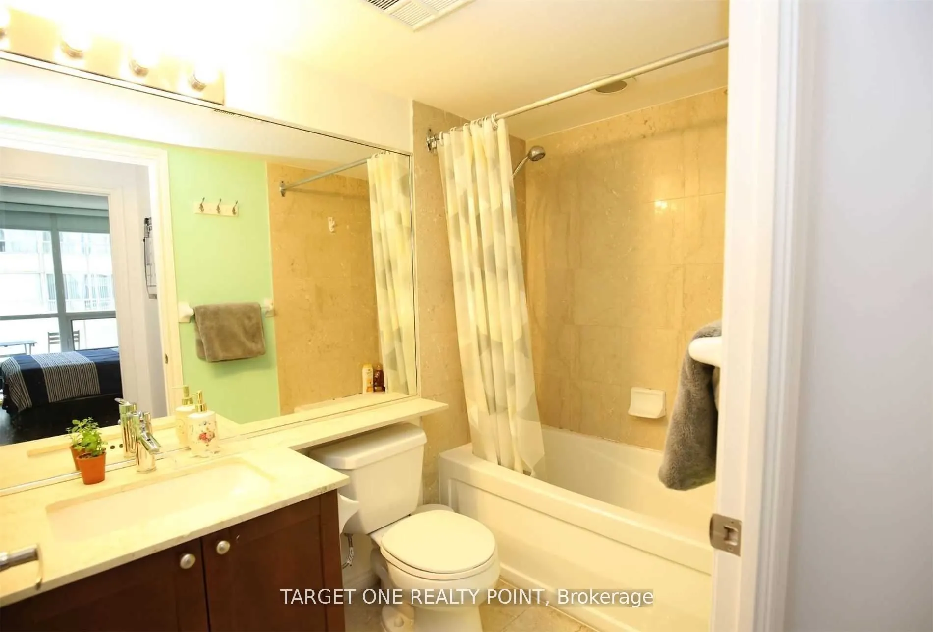 761 Bay Street, #1707
