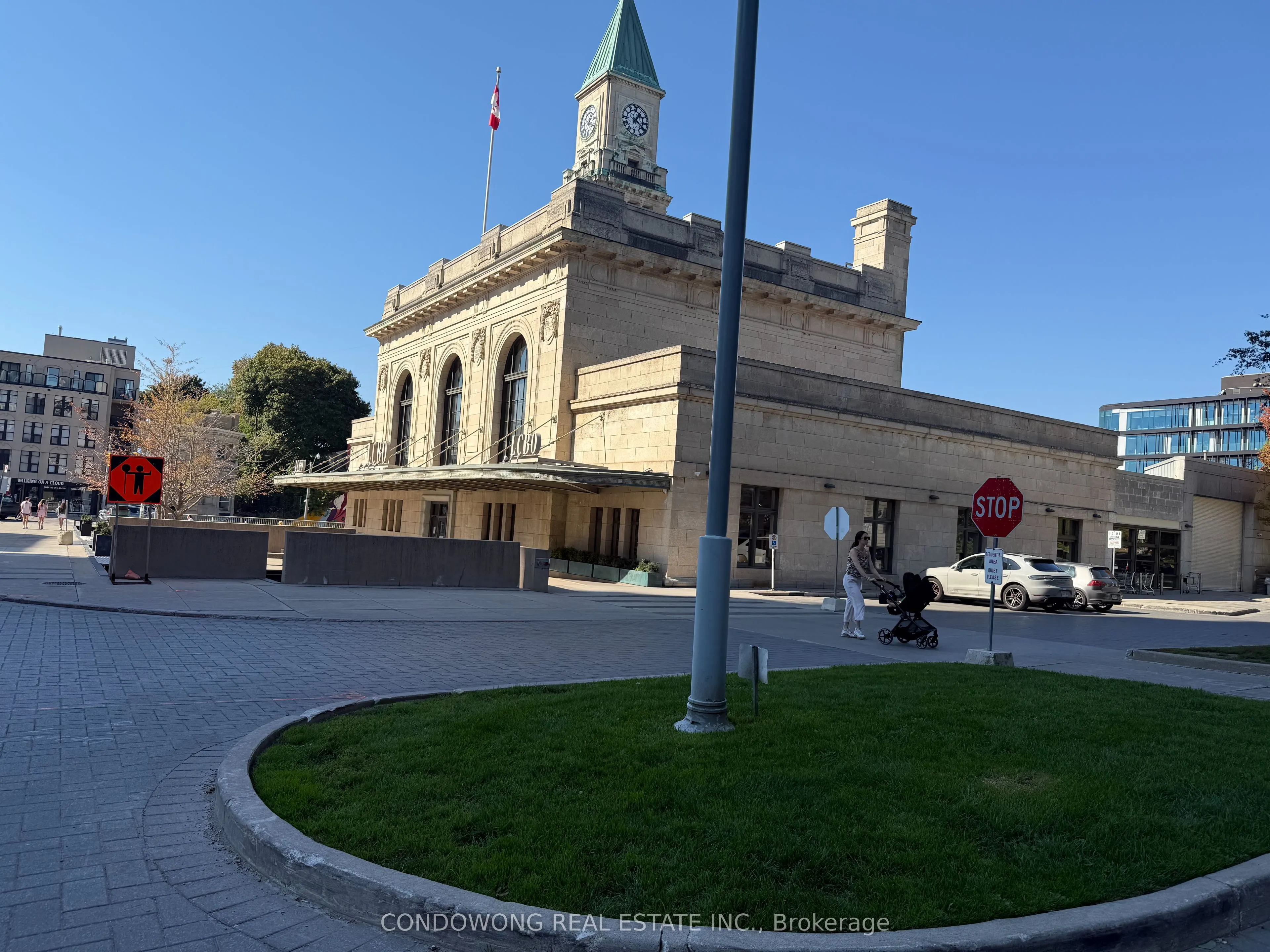 25 Scrivener Square, #908