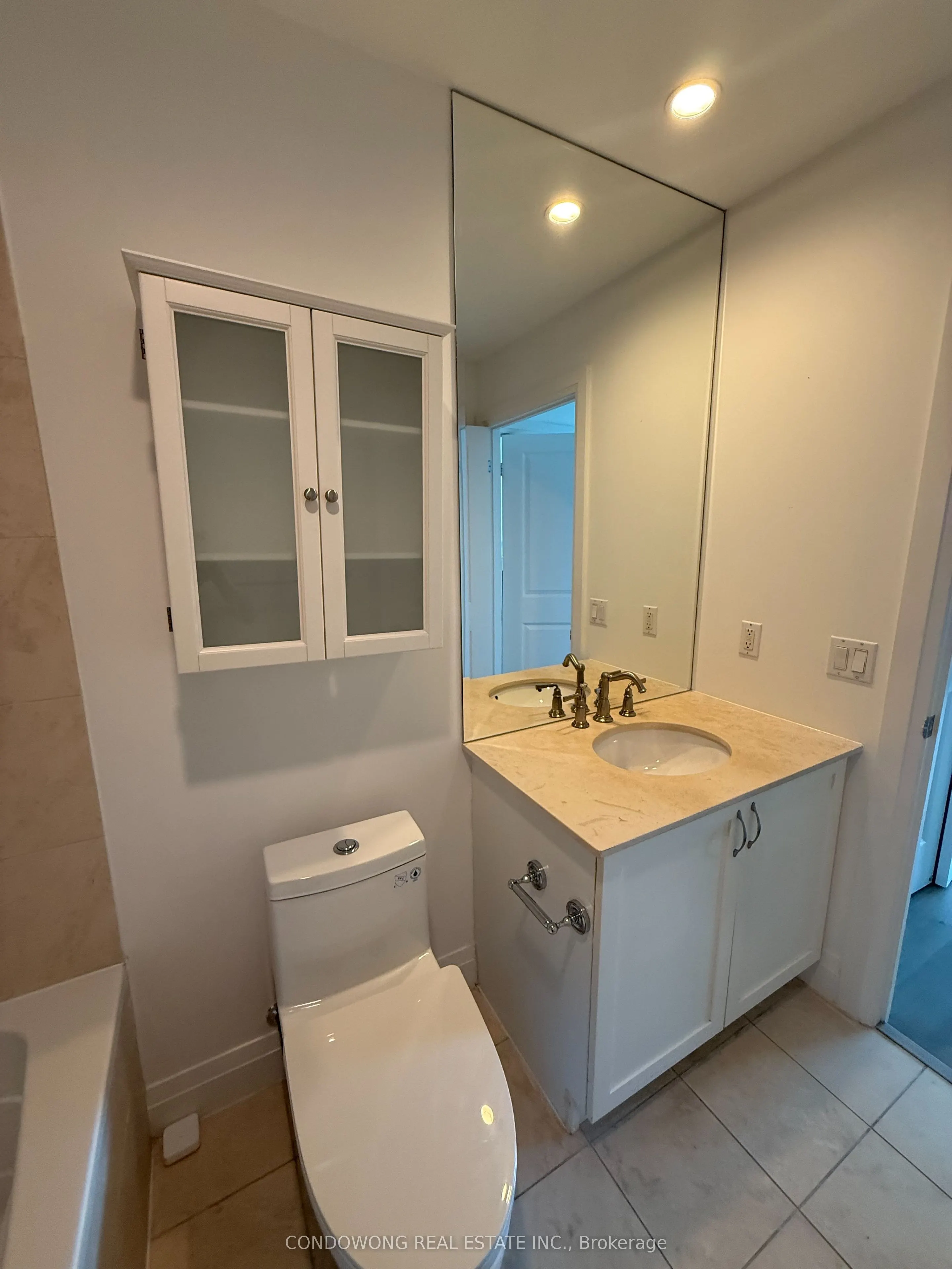 25 Scrivener Square, #908