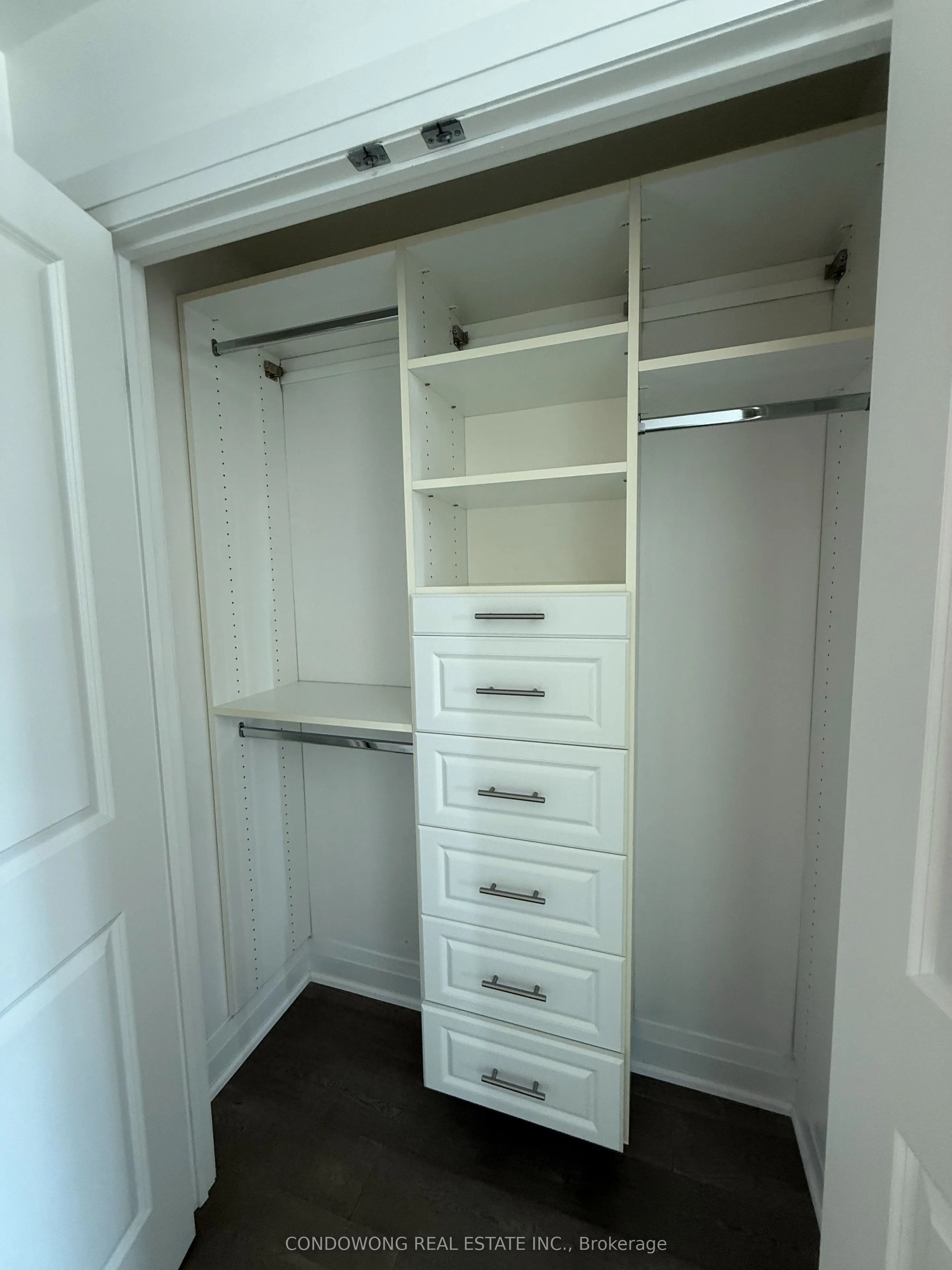 25 Scrivener Square, #908
