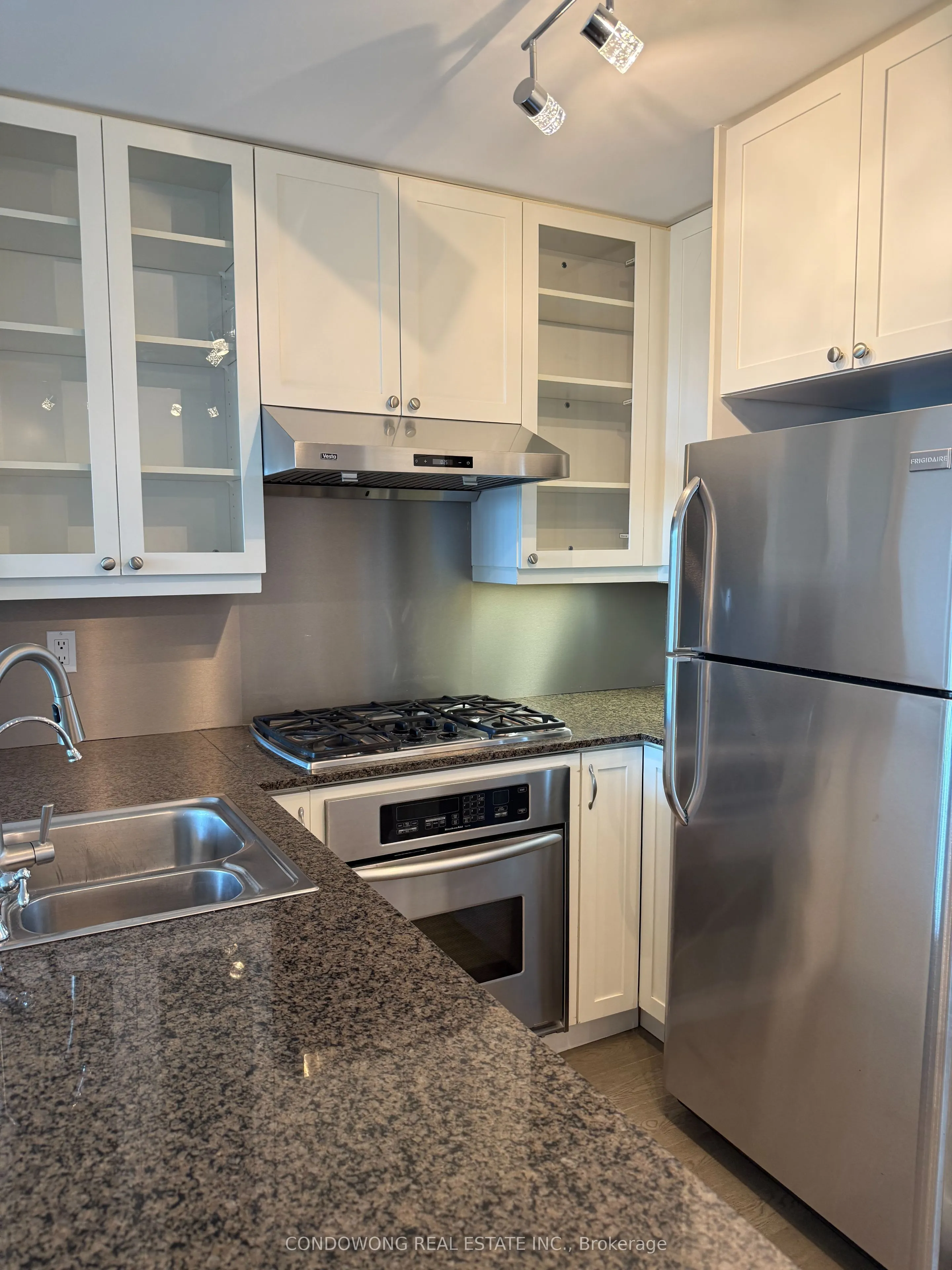 25 Scrivener Square, #908