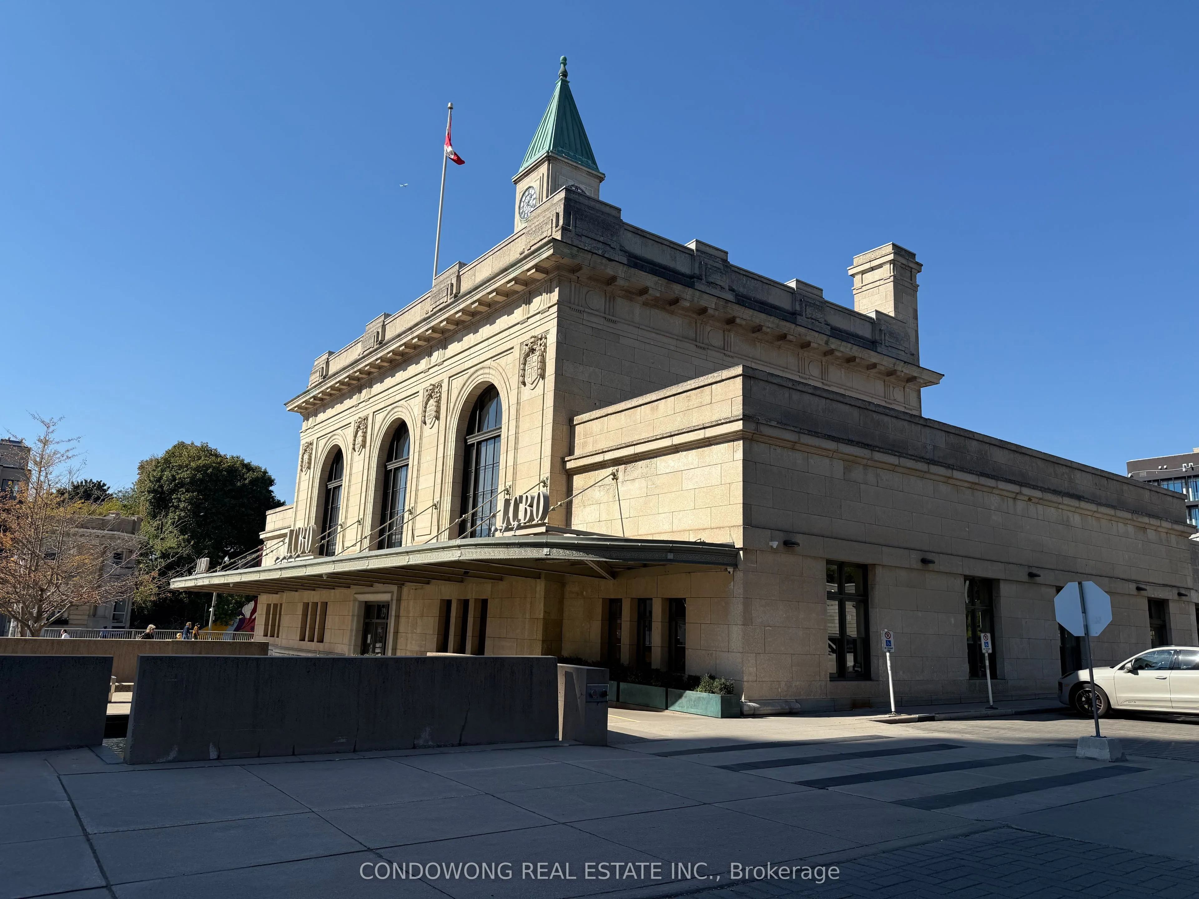 25 Scrivener Square, #908