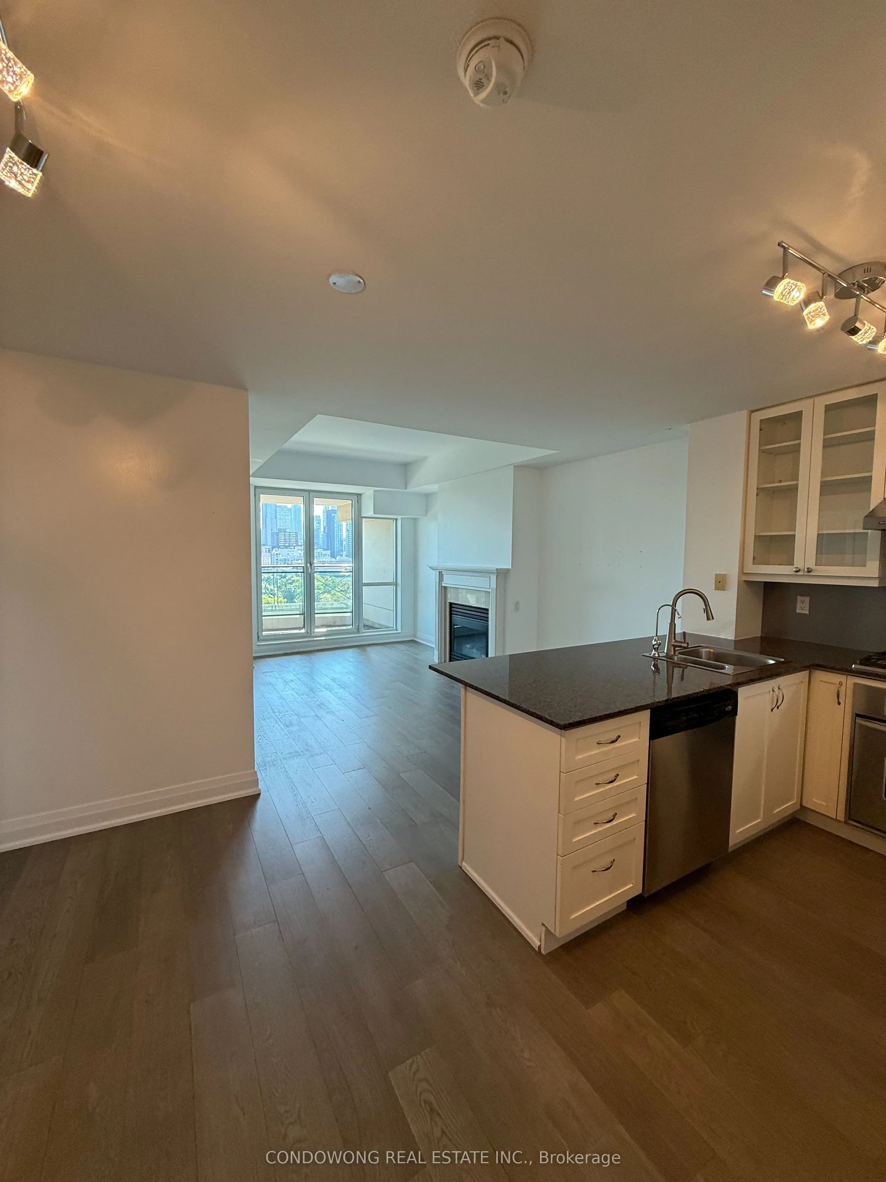 25 Scrivener Square, #908
