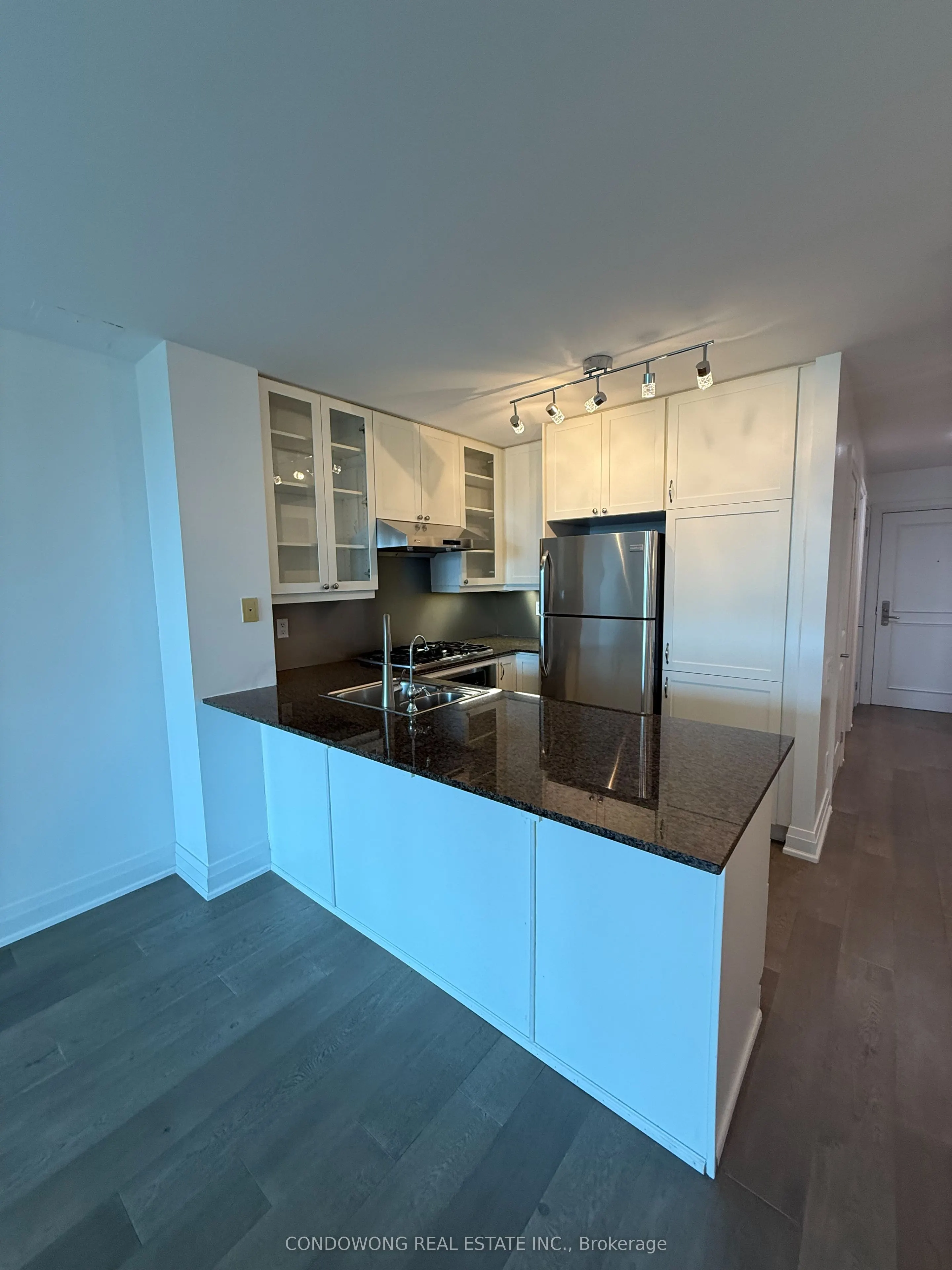 25 Scrivener Square, #908