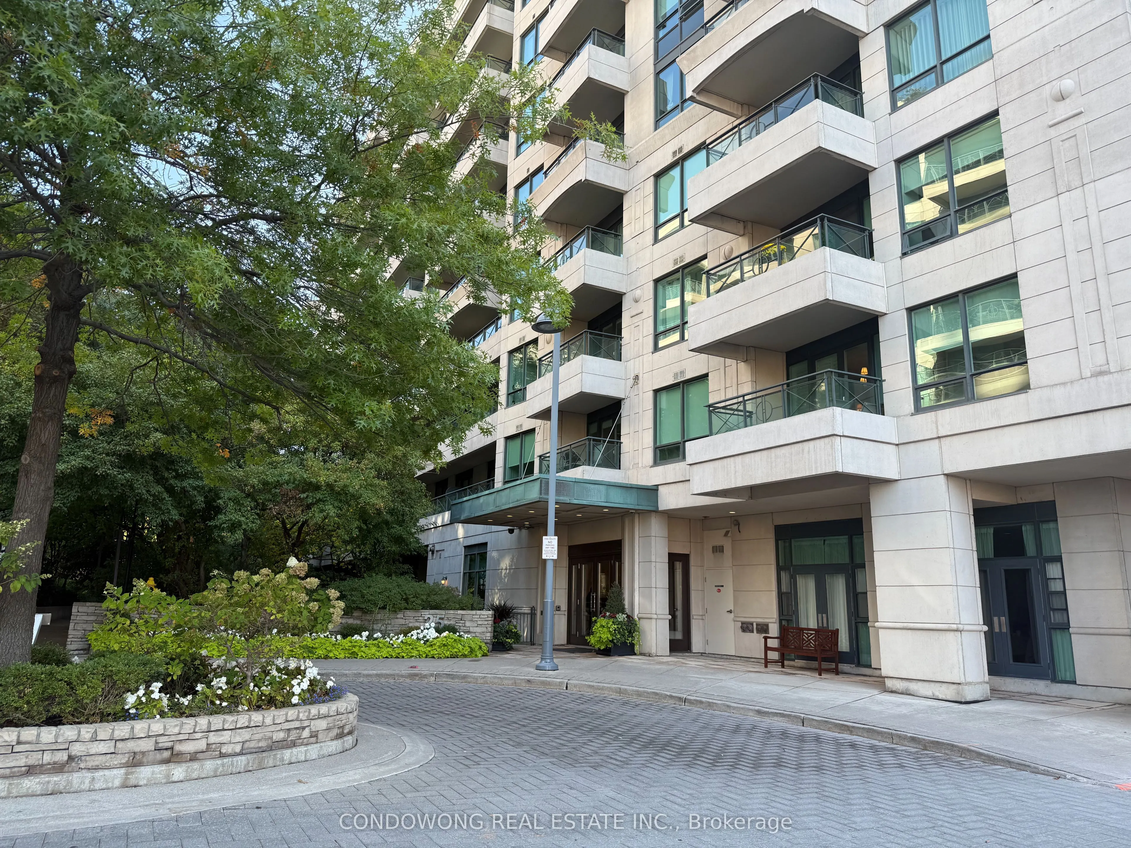 25 Scrivener Square, #908