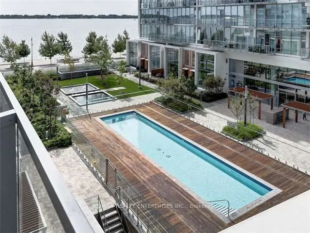 29 Queens Quay E, #829