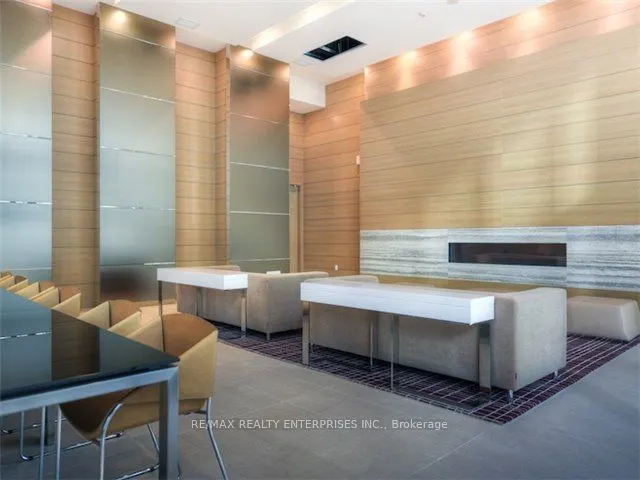 29 Queens Quay E, #829