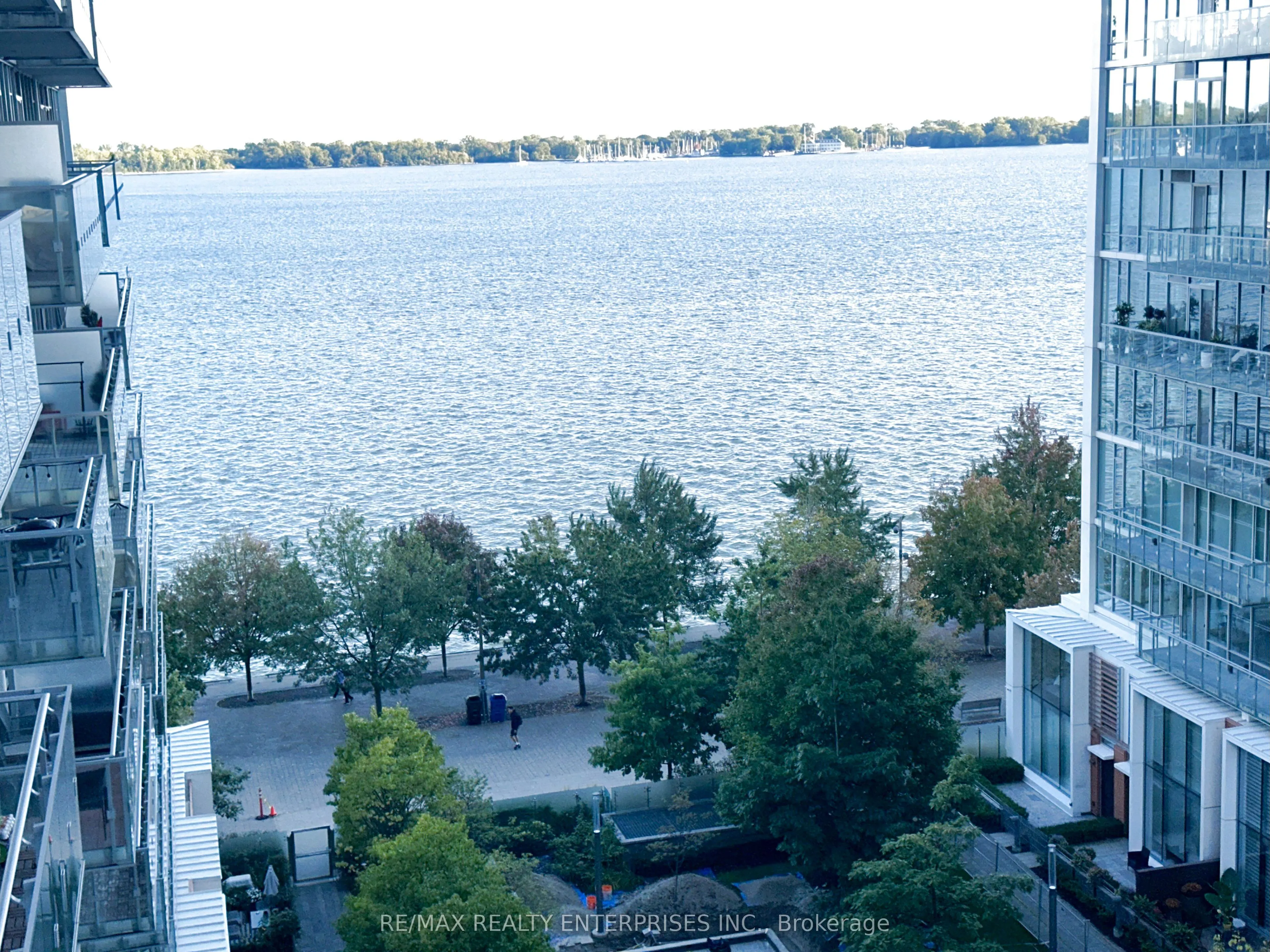 29 Queens Quay E, #829