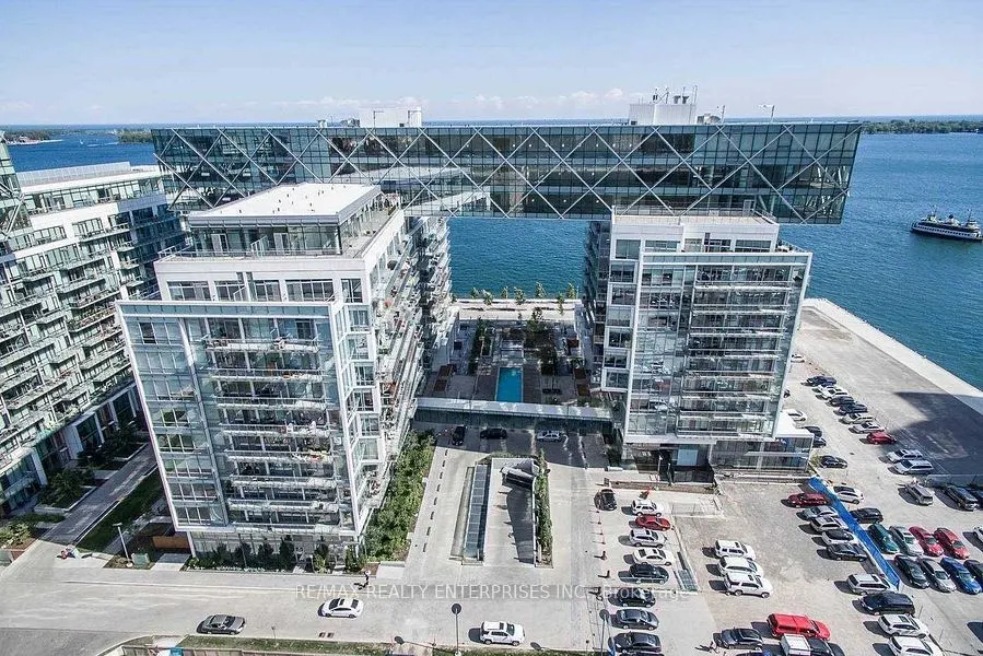 29 Queens Quay E, #829
